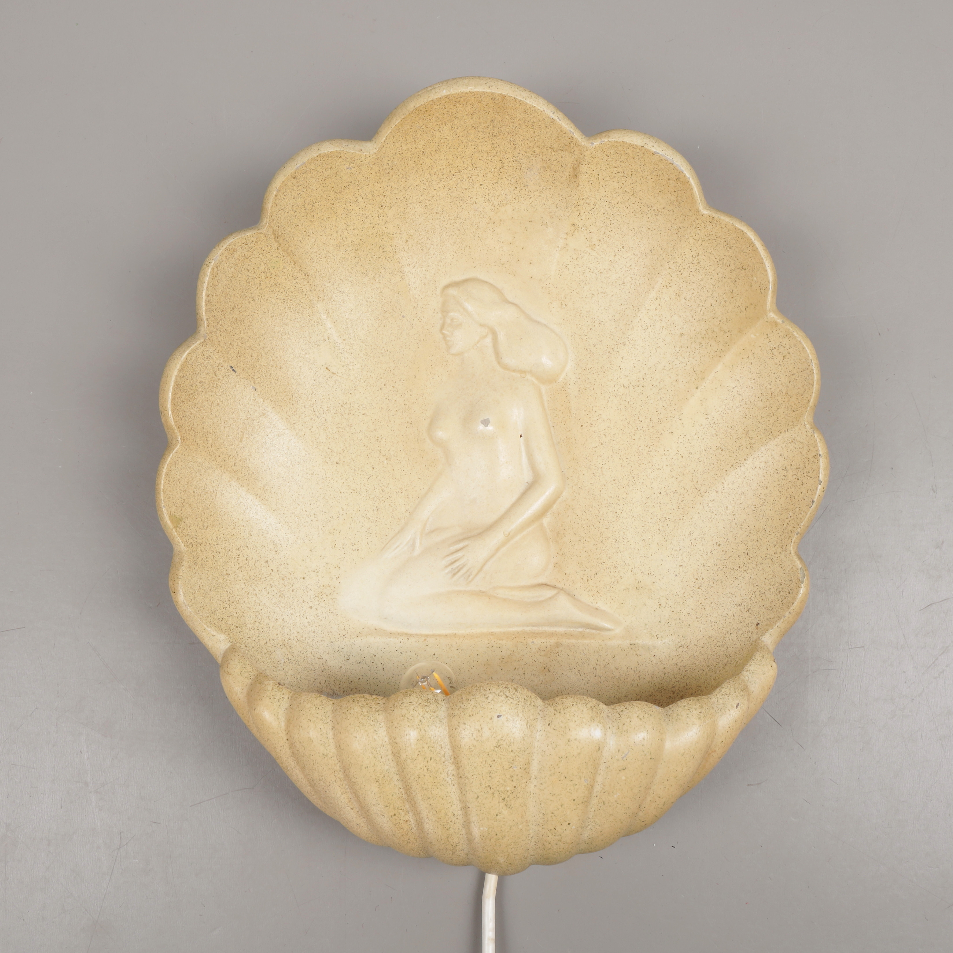 VÄGGSKULPTUR MED BELYSNING, kvinna, sten, 1900-talets mitt.
