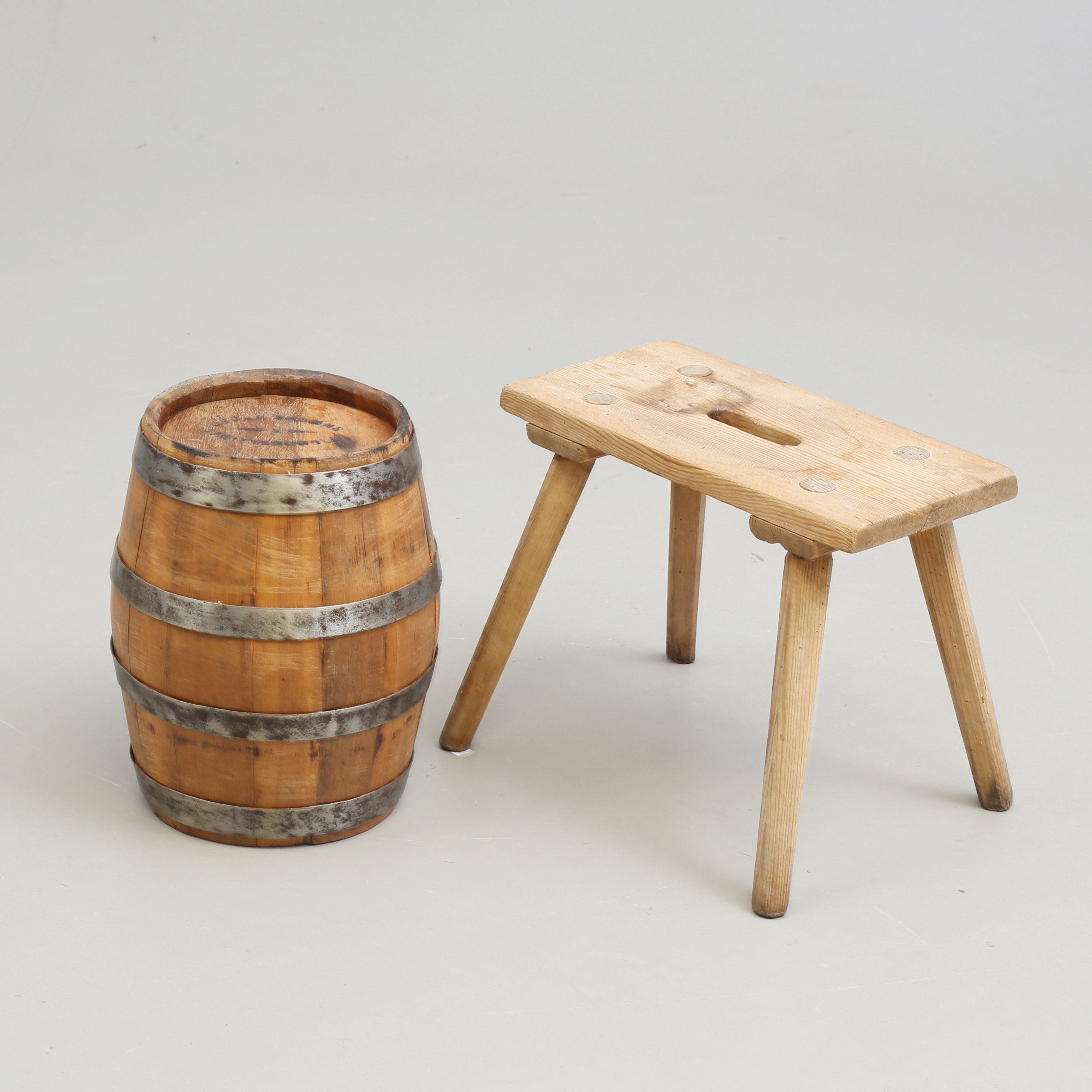 PALL samt TUNNA, trä, "Oskarshamns Spritvarubolag", 1900-tal.