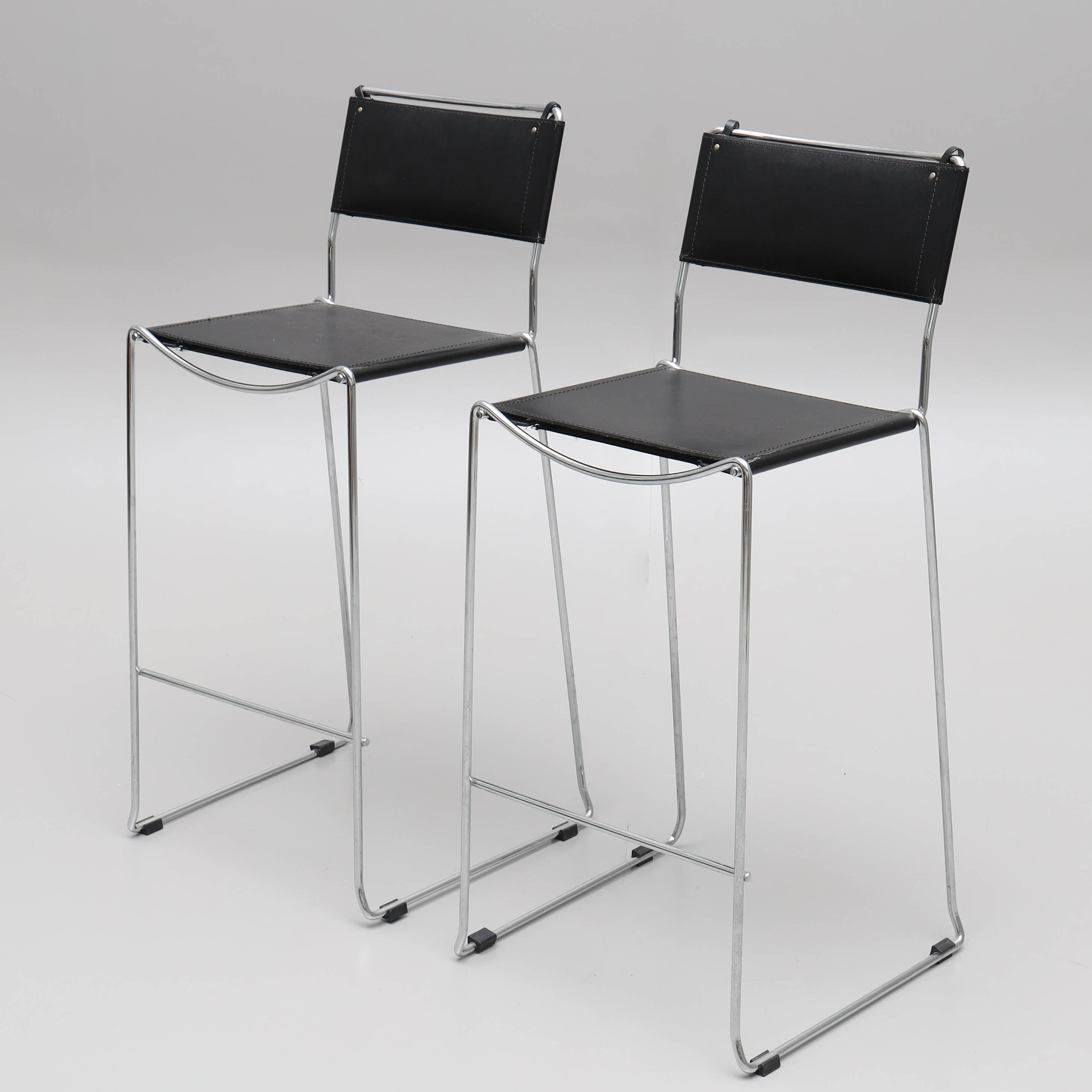 BARSTOLAR, ett par, förkromad metall, konstskinn, Italien.