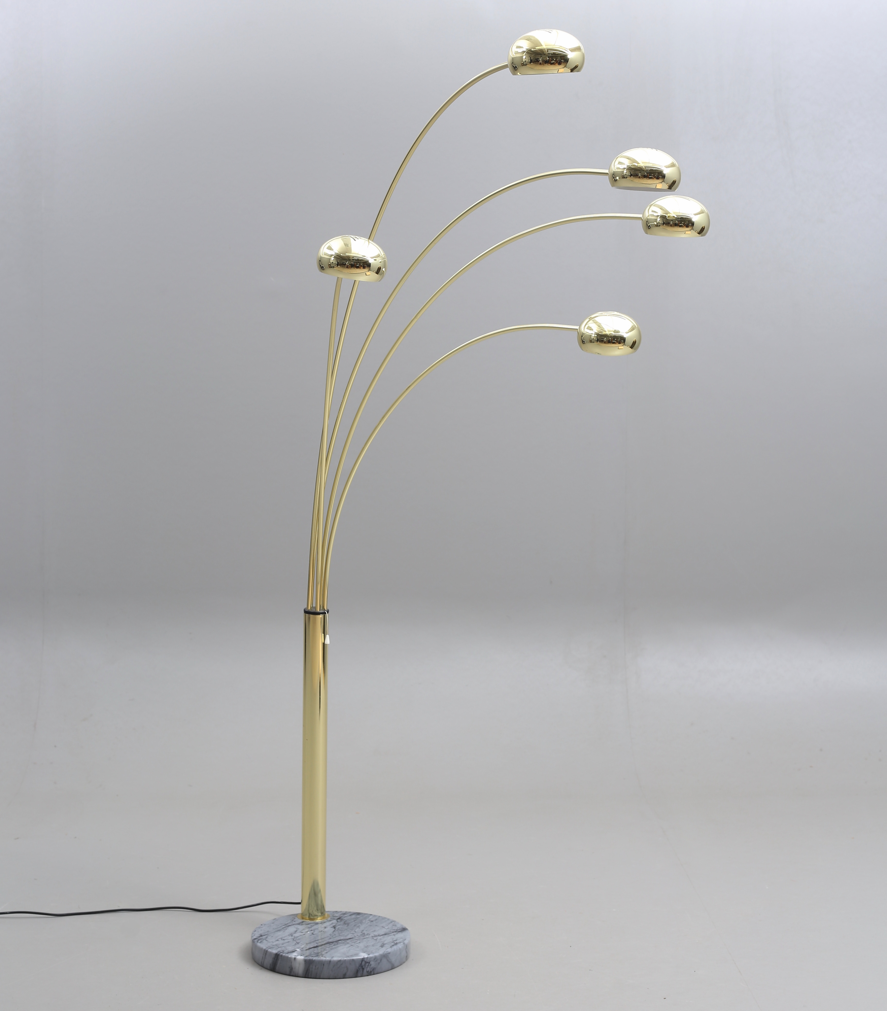 GOLVLAMPA, mässing, femarmad med stenfot, Cottex, 1900/2000-tal.