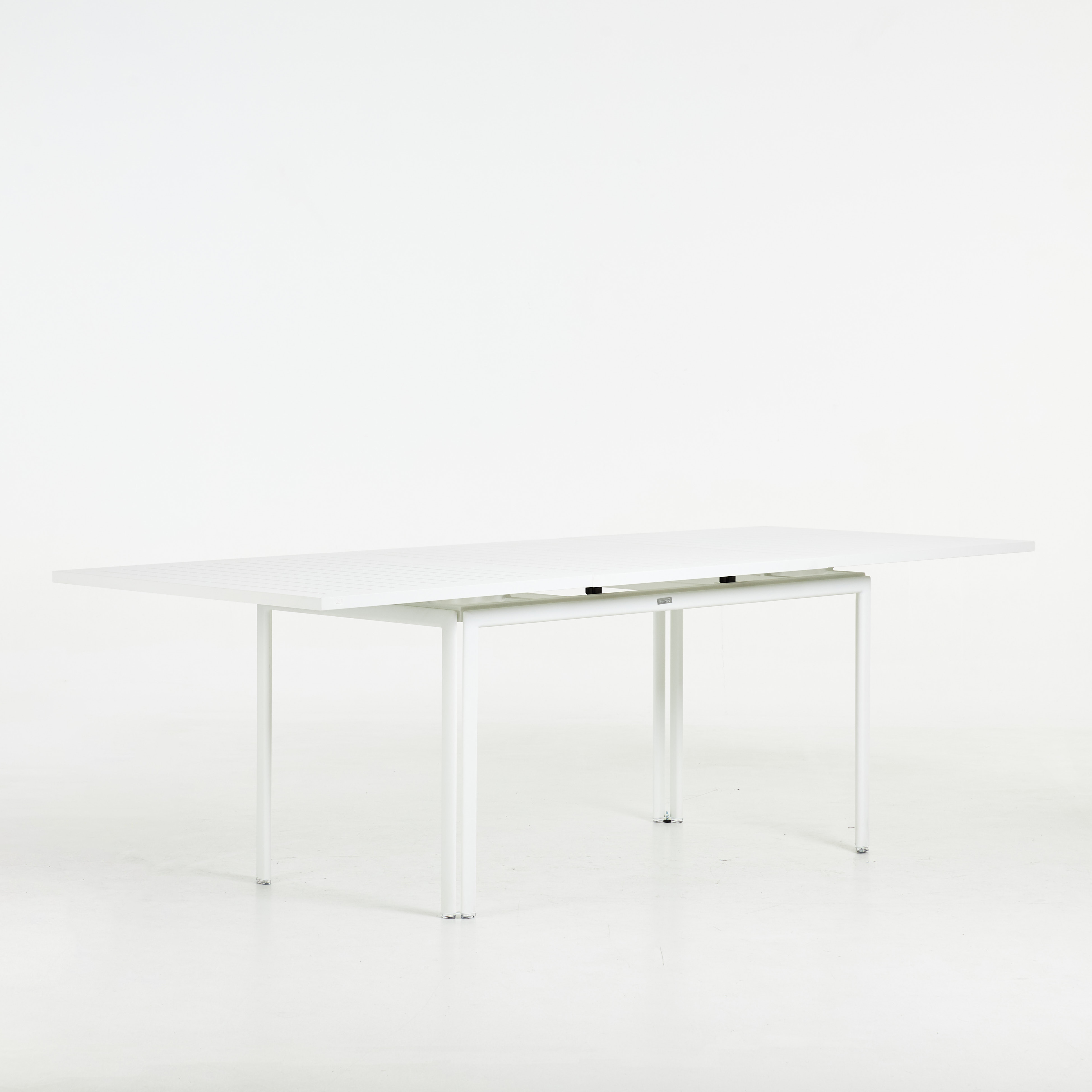 MATBORD, "Costa Table", med iläggsskiva, vitlackerad aluminium, Fermob.