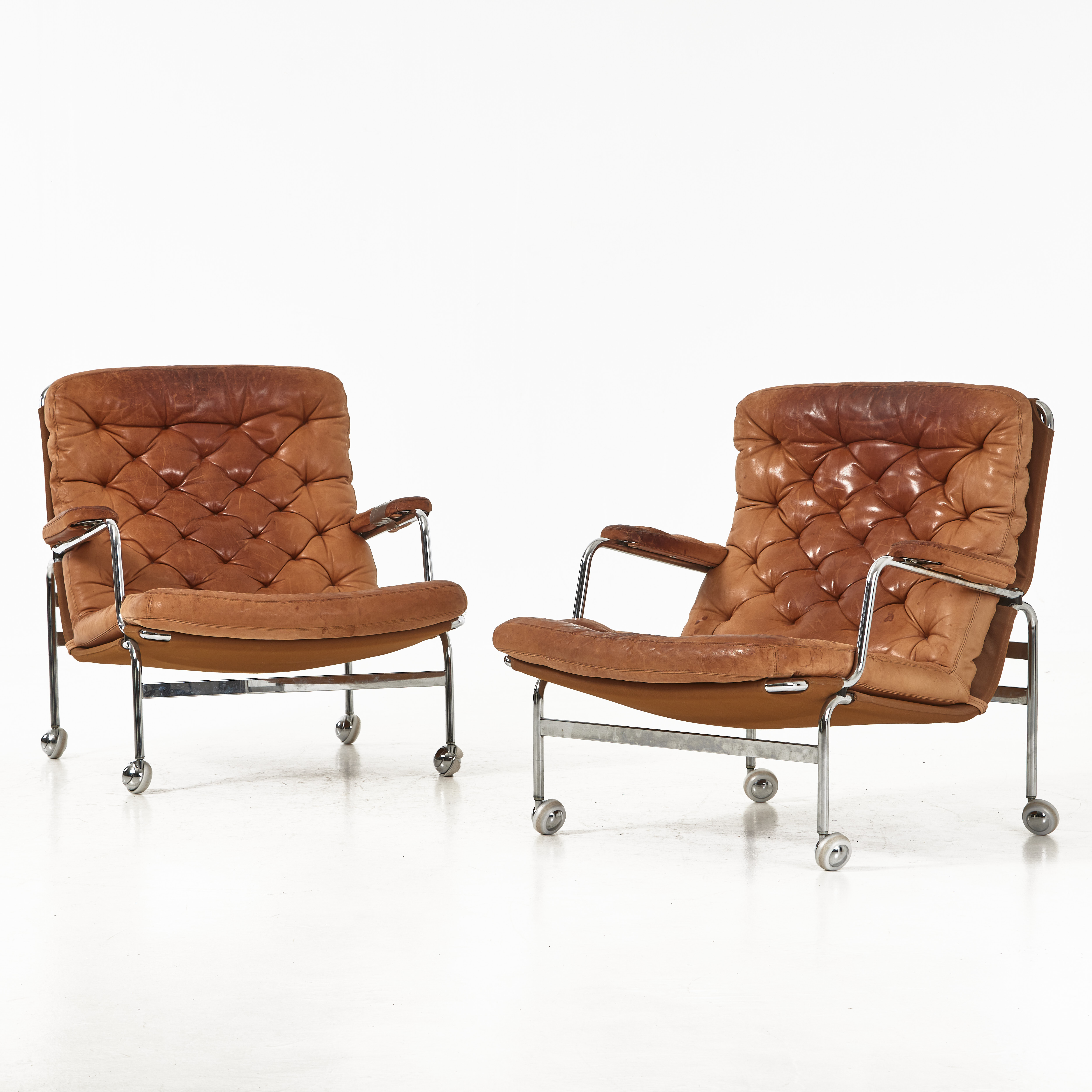 BRUNO MATHSSON. Fåtöljer, ett par, "Karin", Dux, formgivningsår 1969.