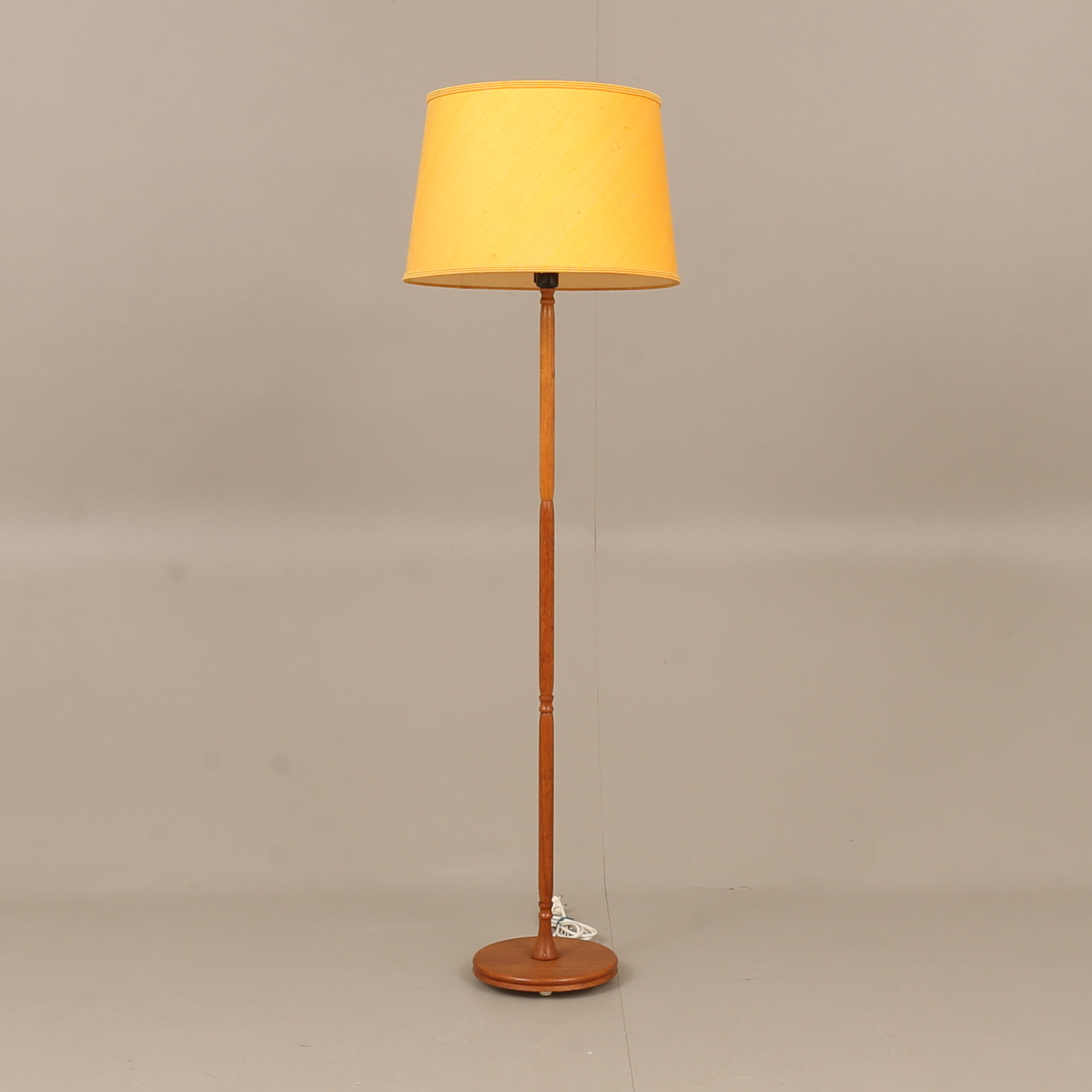 GOVLAMPA, teak, 1900-talets andra hälft.