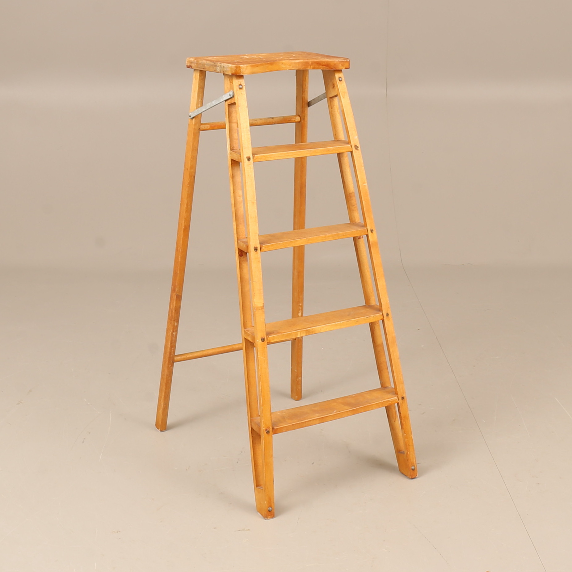 STEGE, trä, 1900-tal.