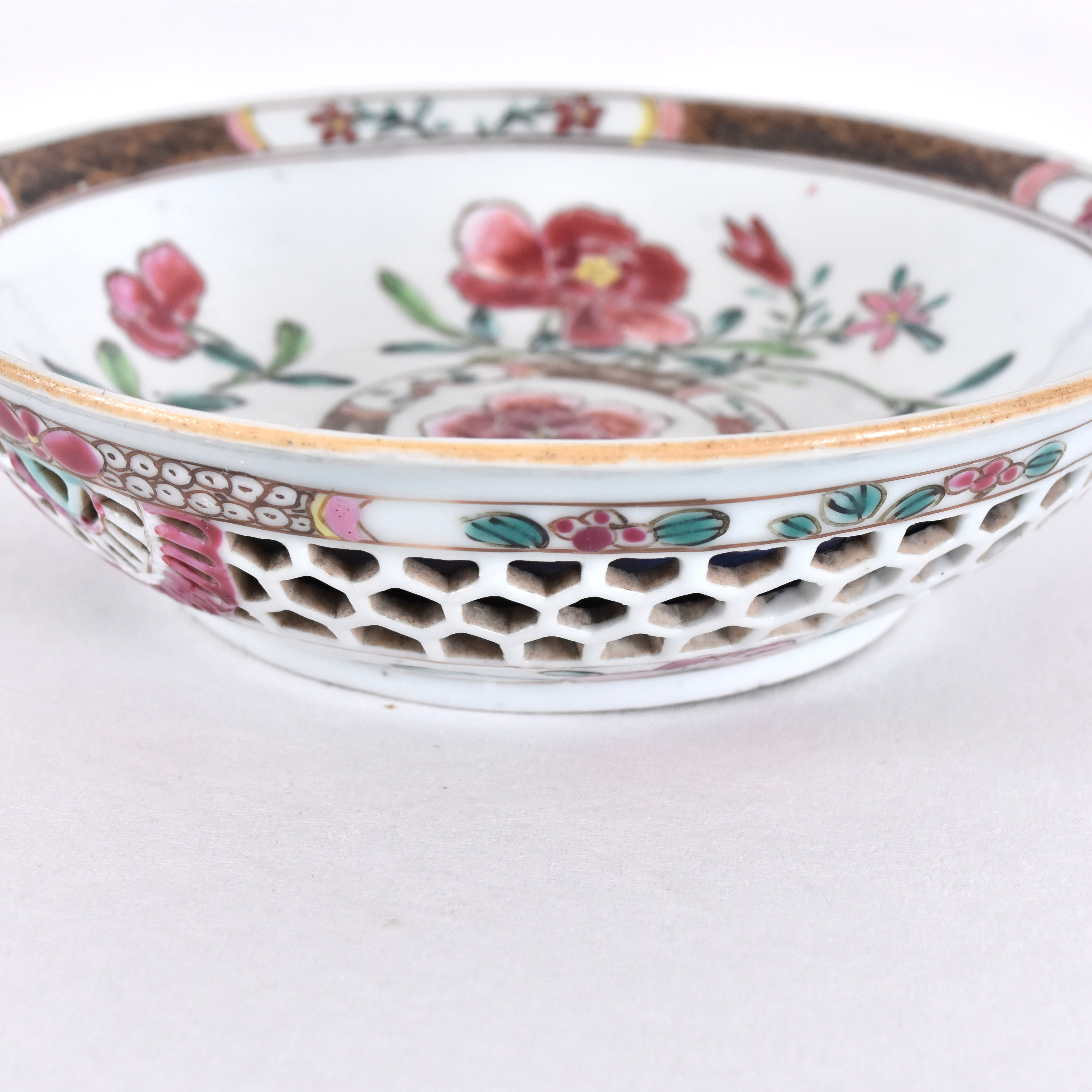 UNDERFAT, porslin, Kina, antagligen Yongzheng (1722-35).