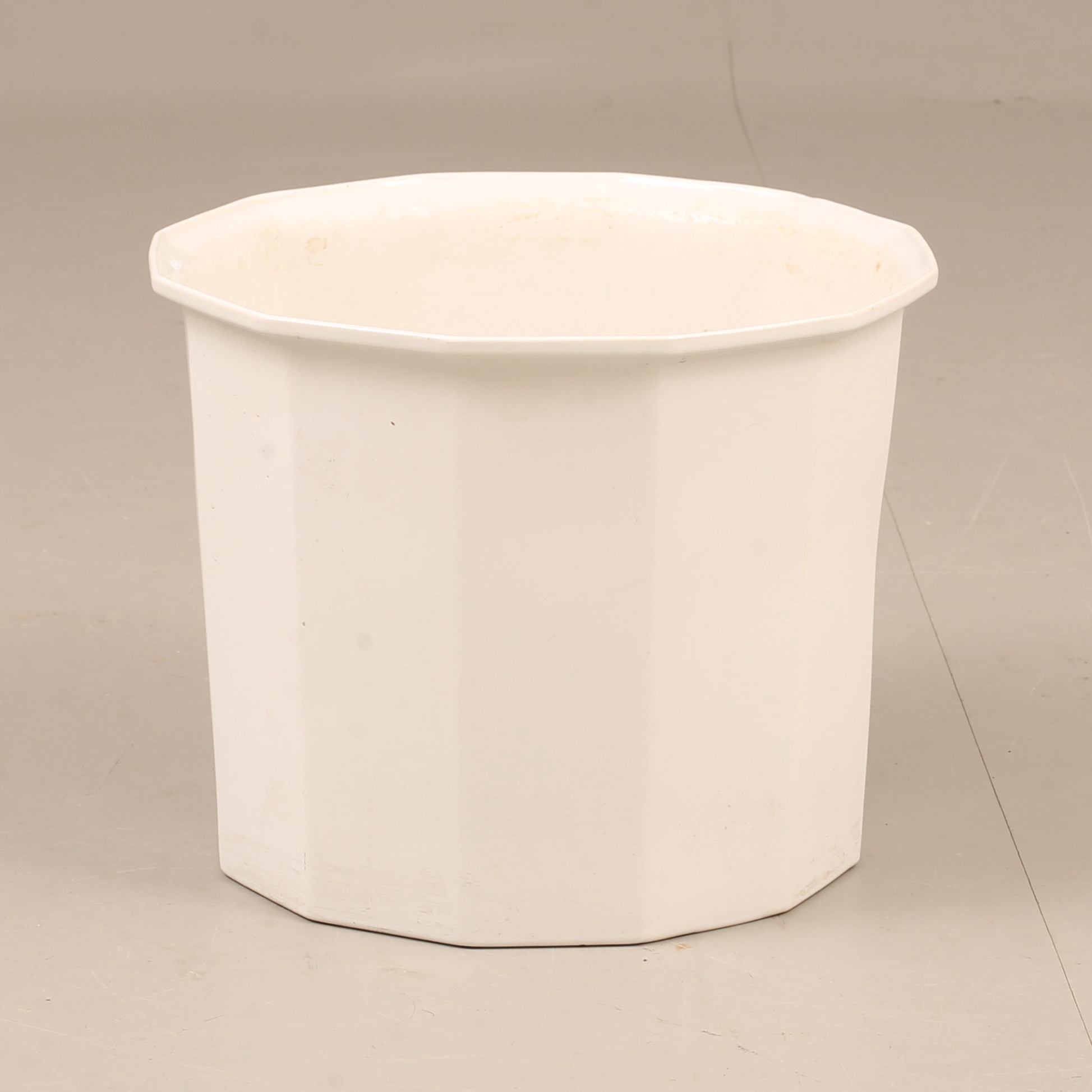 YTTERFODER, golvmodell, porslin, Oktavius, Karin Björquist, Gustavsberg.