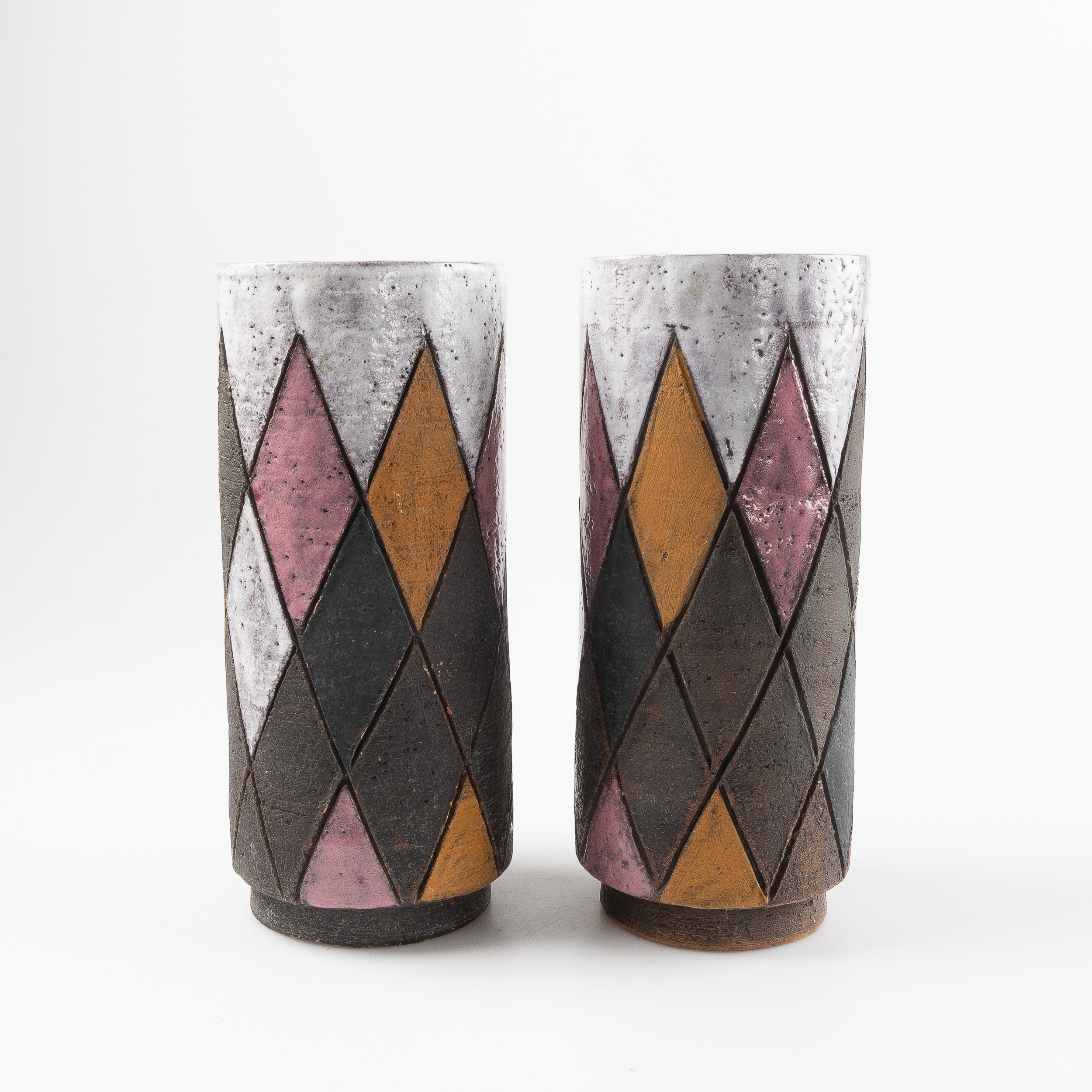 ALDO LONDI. TILLSKRIVEN. Vaser, ett par, "Harlequin", Bitossi, Italien.