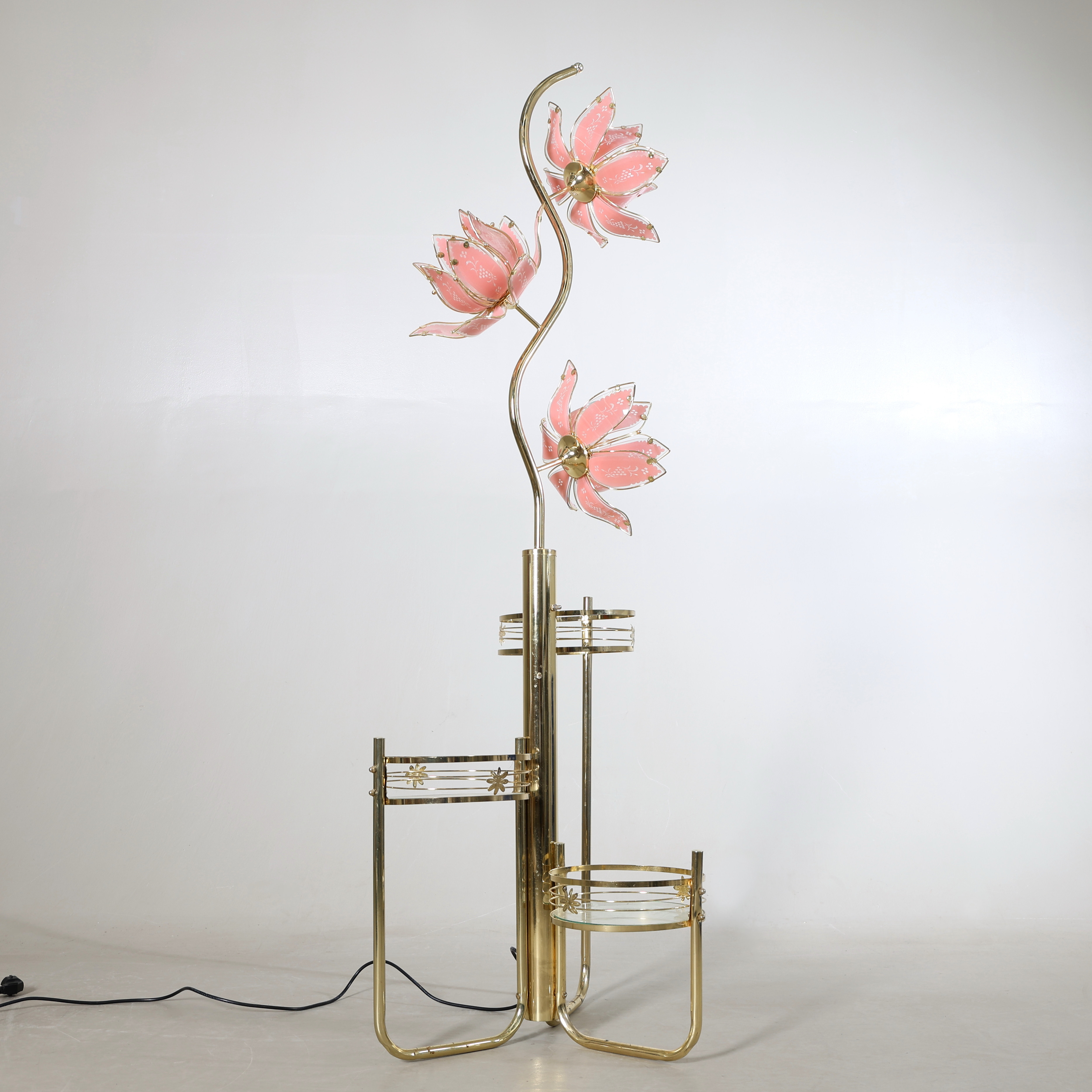 GOLVLAMPA/PIEDESTAL, glas och gulmetall, 1900-talets andra hälft.