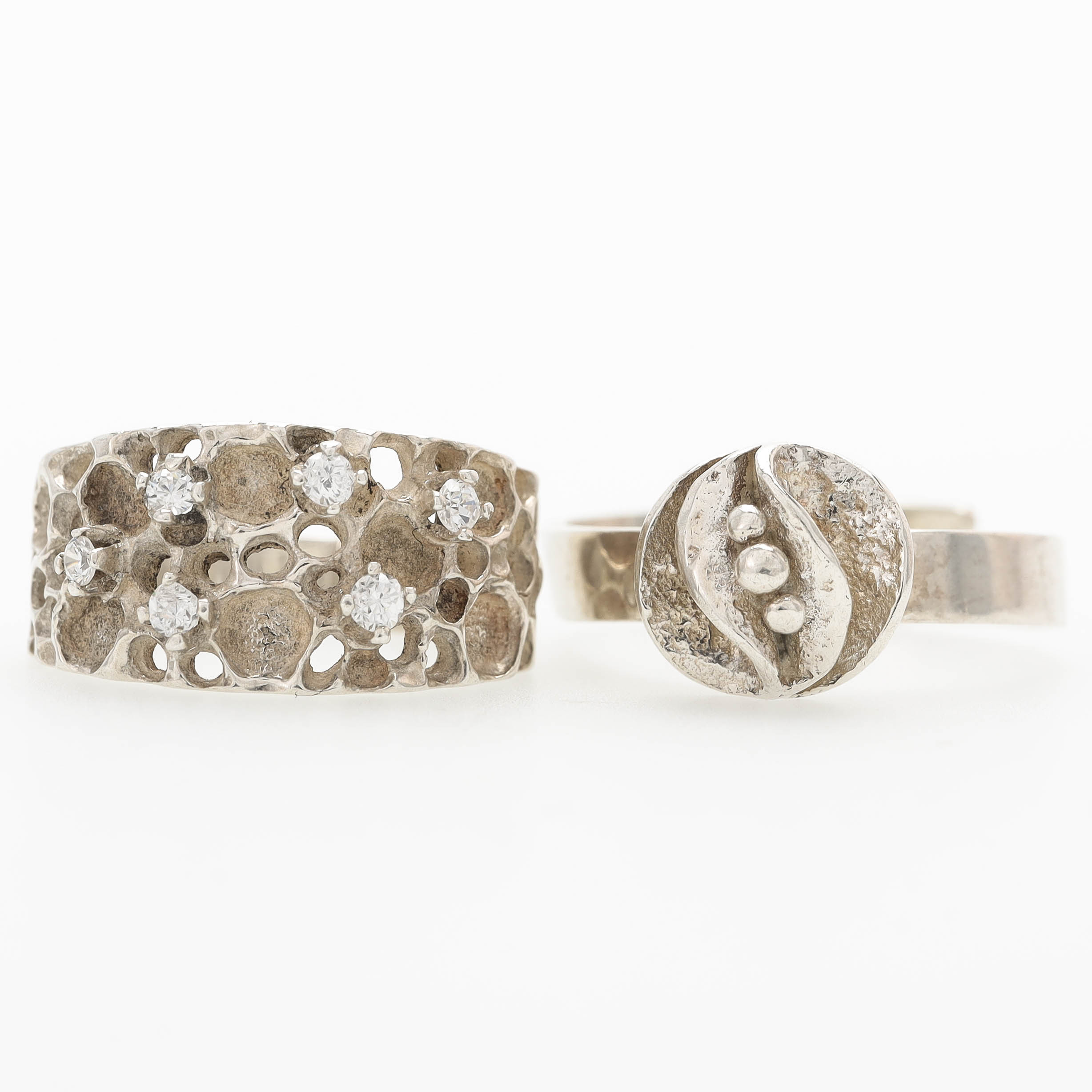 RINGAR, 2 st, silver, bland annat Theresia Hvorslev.