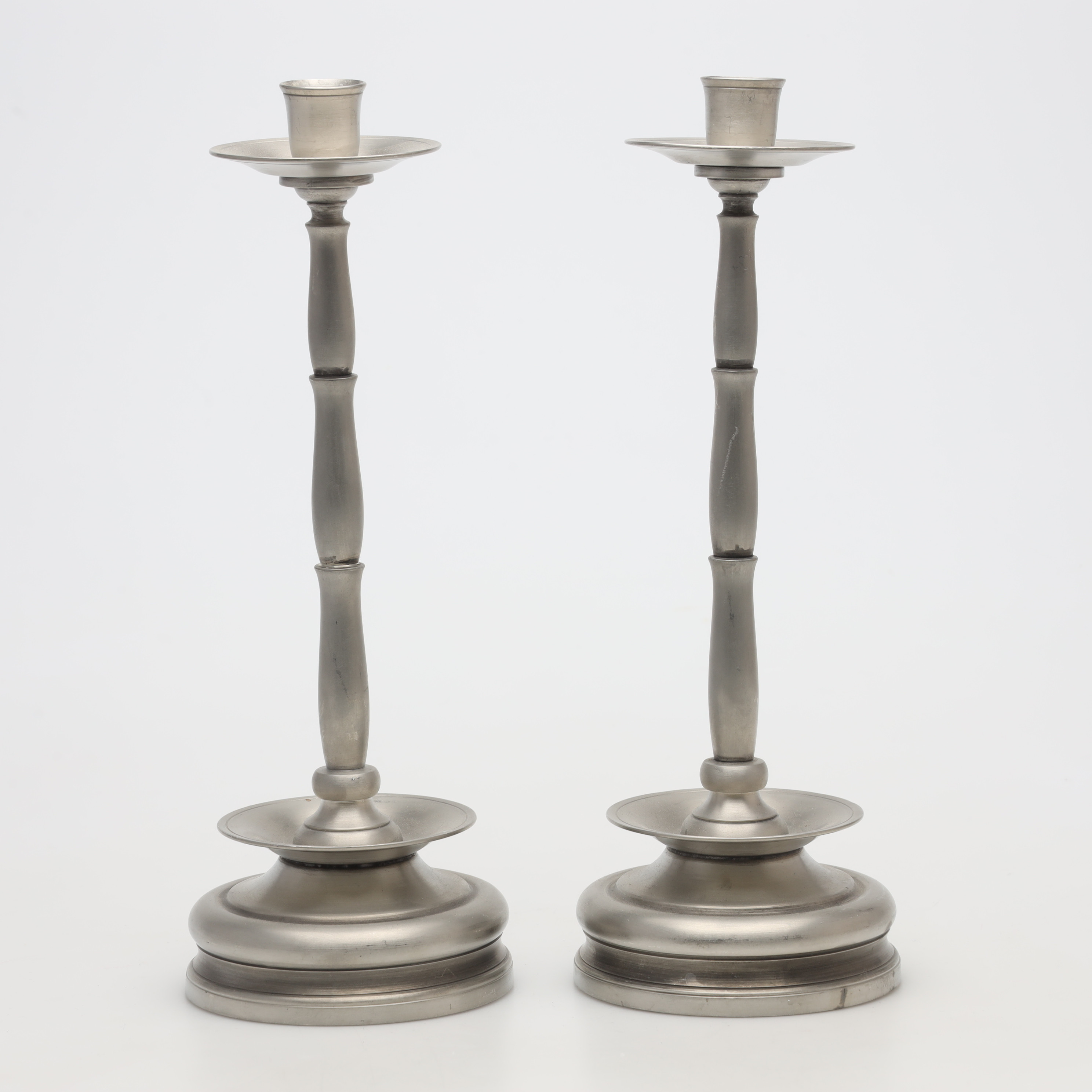 GUNNAR HAVSTAD. LJUSSTAKAR, 2 stycken, tenn, Norge.