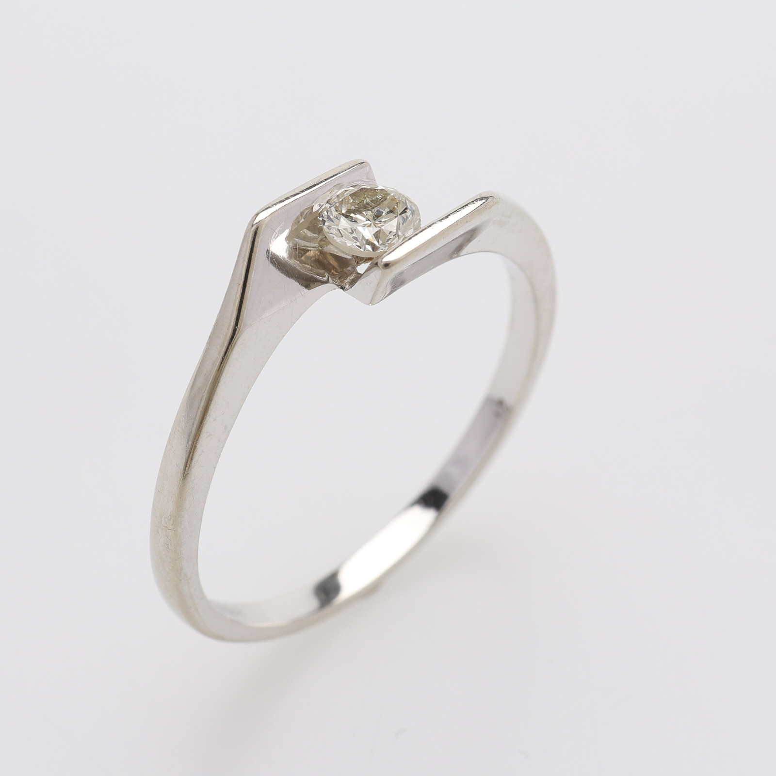 RING, 18K VITGULD & DIAMANT OM CA 0,24 CT, BIRMINGHAM, TOTALT Ca. 3,1 g.