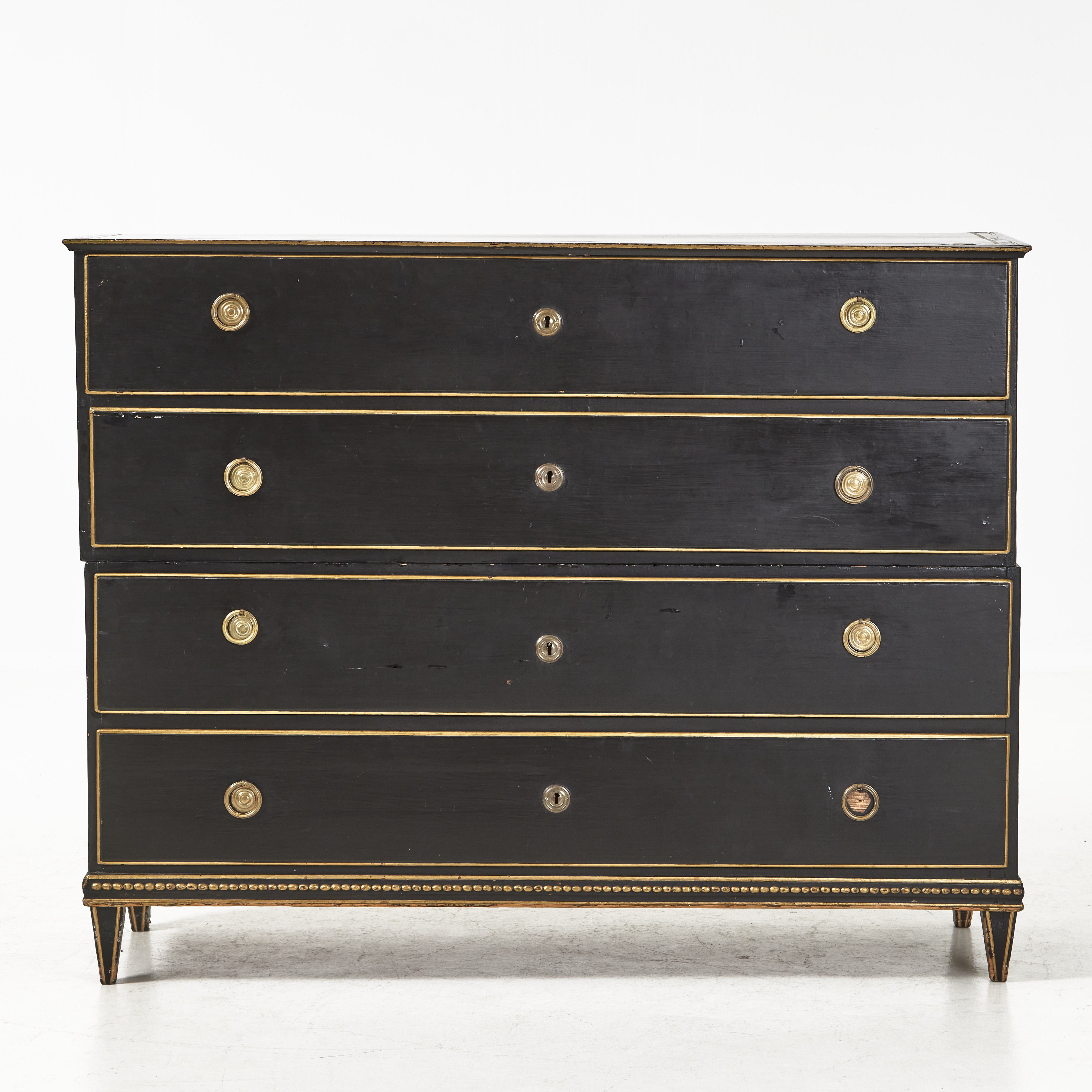 DRAGKISTA, tvådelad, bemålad, omkring 1800.