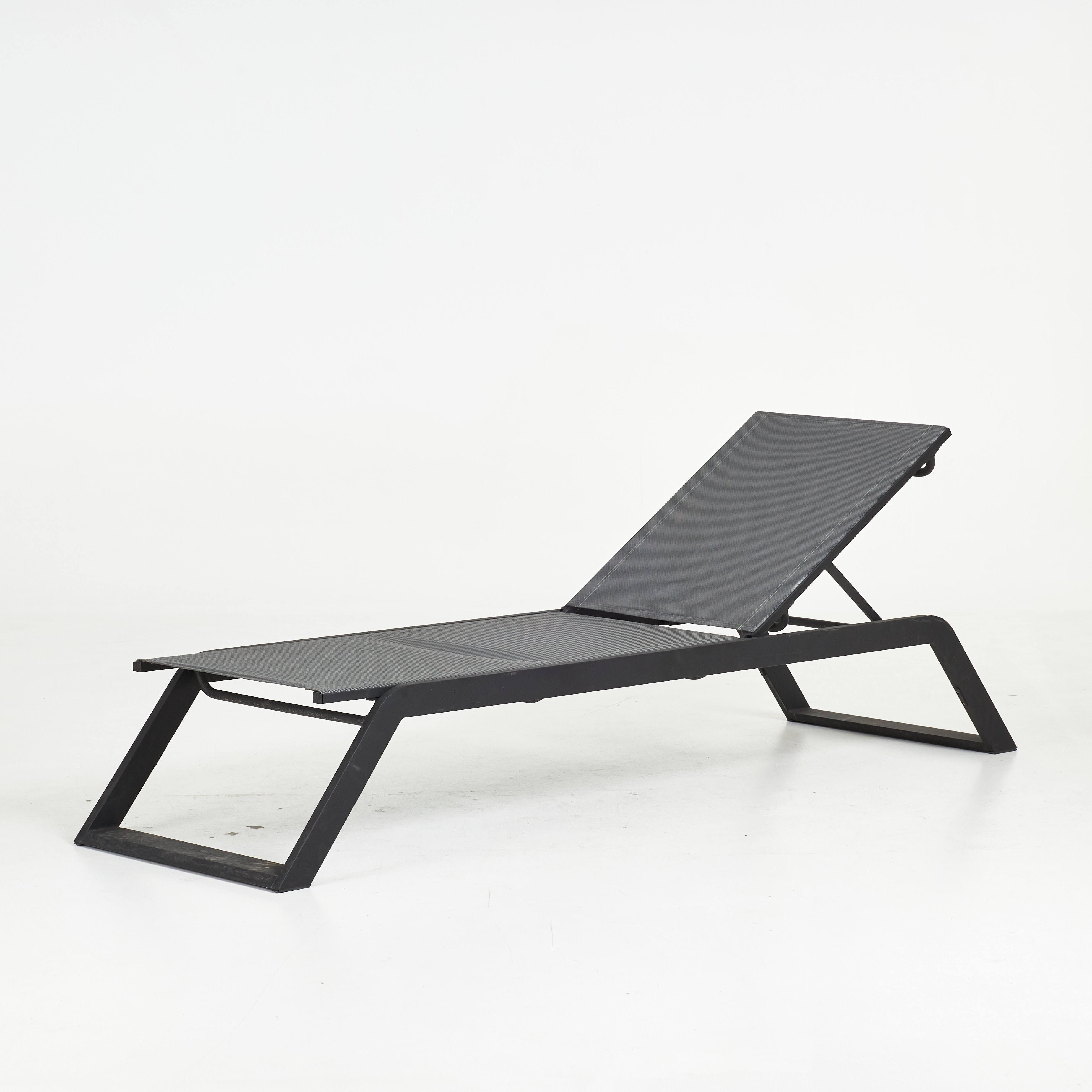 SOLBÄDD, "Siesta", stomme i aluminium, klädsel i textil, justerbar rygg, för Cane-Line, Danmark, samtida tillverkning.