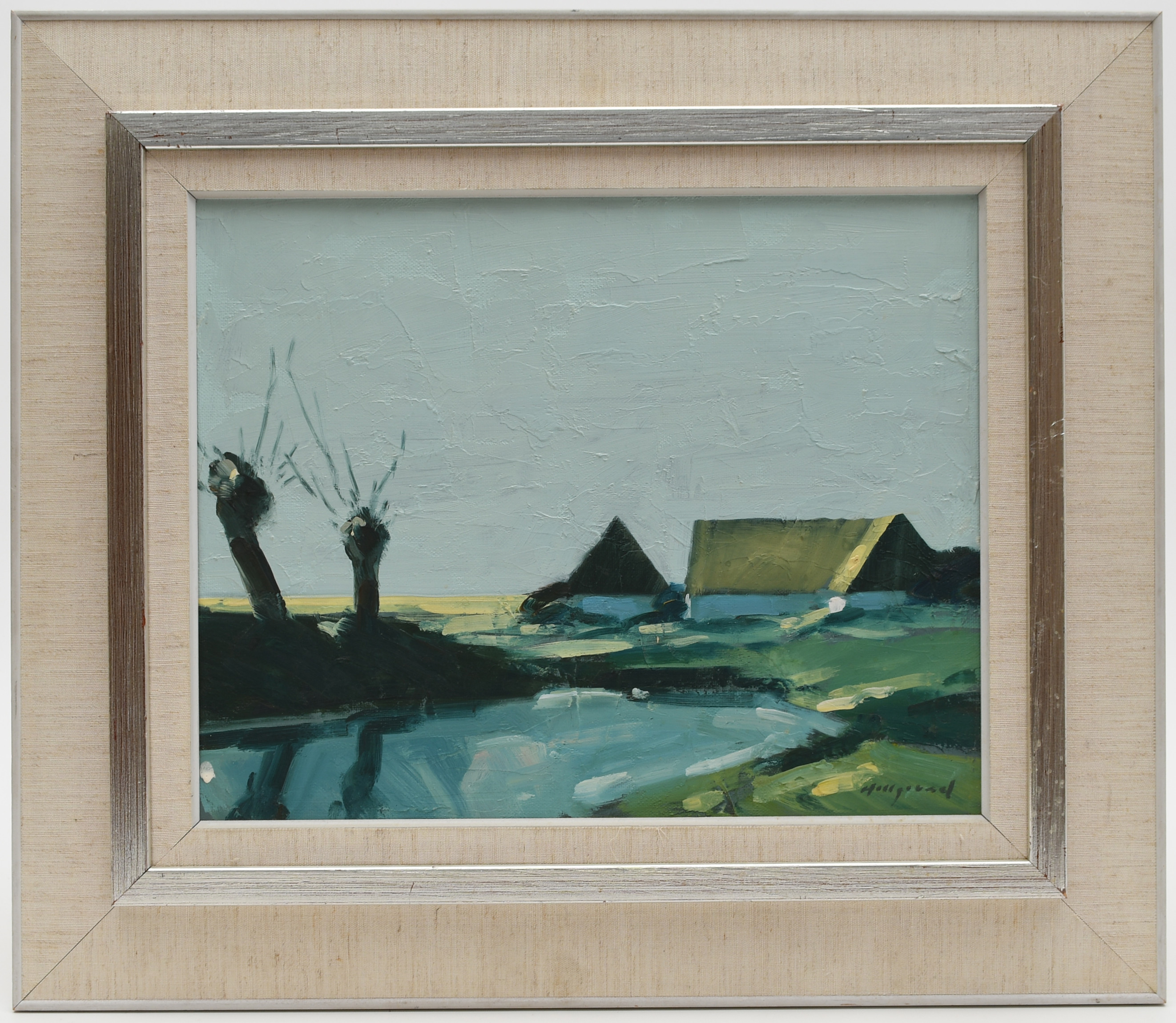 BENGT HILLGRUND. Gård vid sjö. Olja på duk.