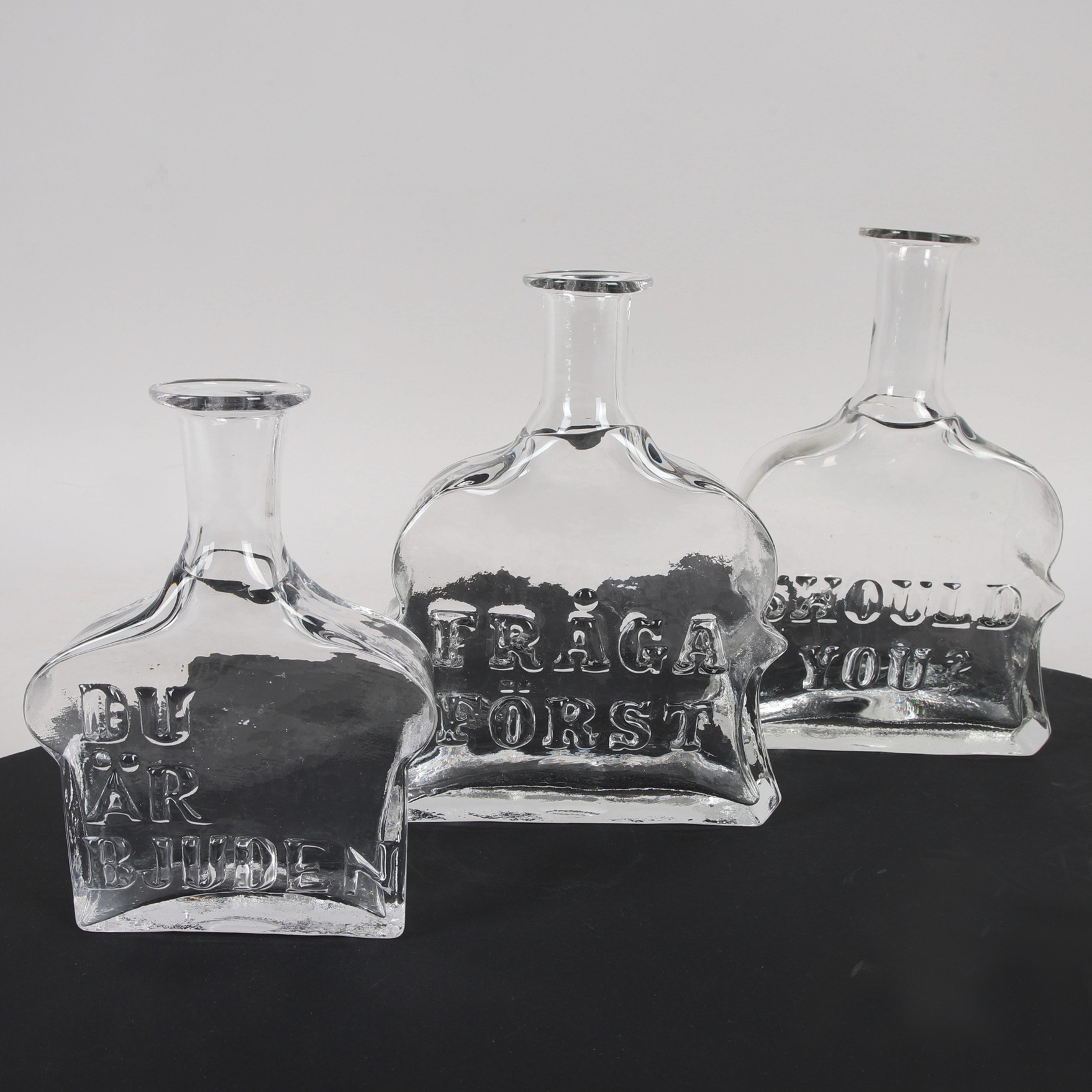 BERTIL VALLIEN. Karaffer, 3 st, glas, Boda Åfors bruk.