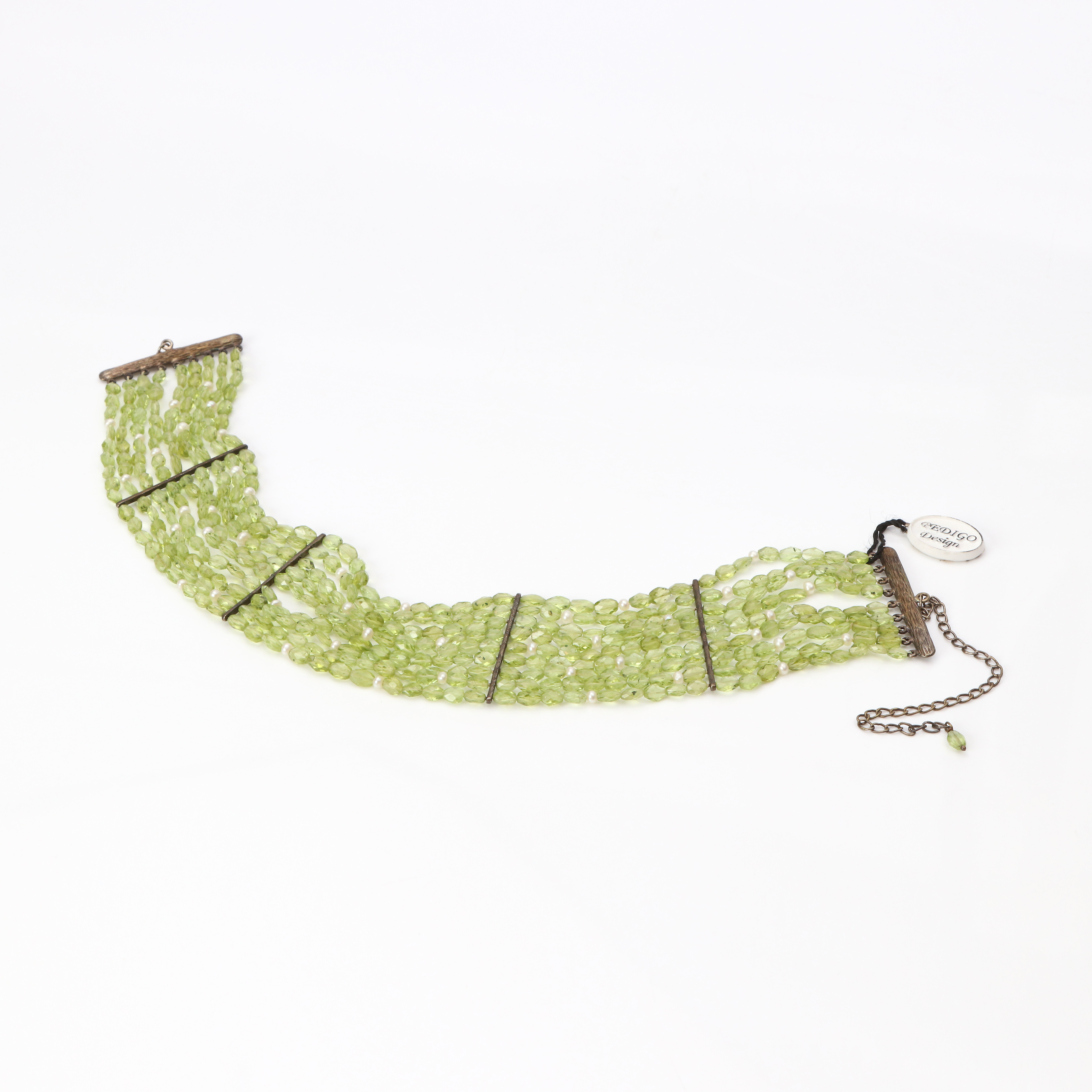 COLLIER S.K. CHOKER. Fasetterad peridot och sötvattenpärlor.