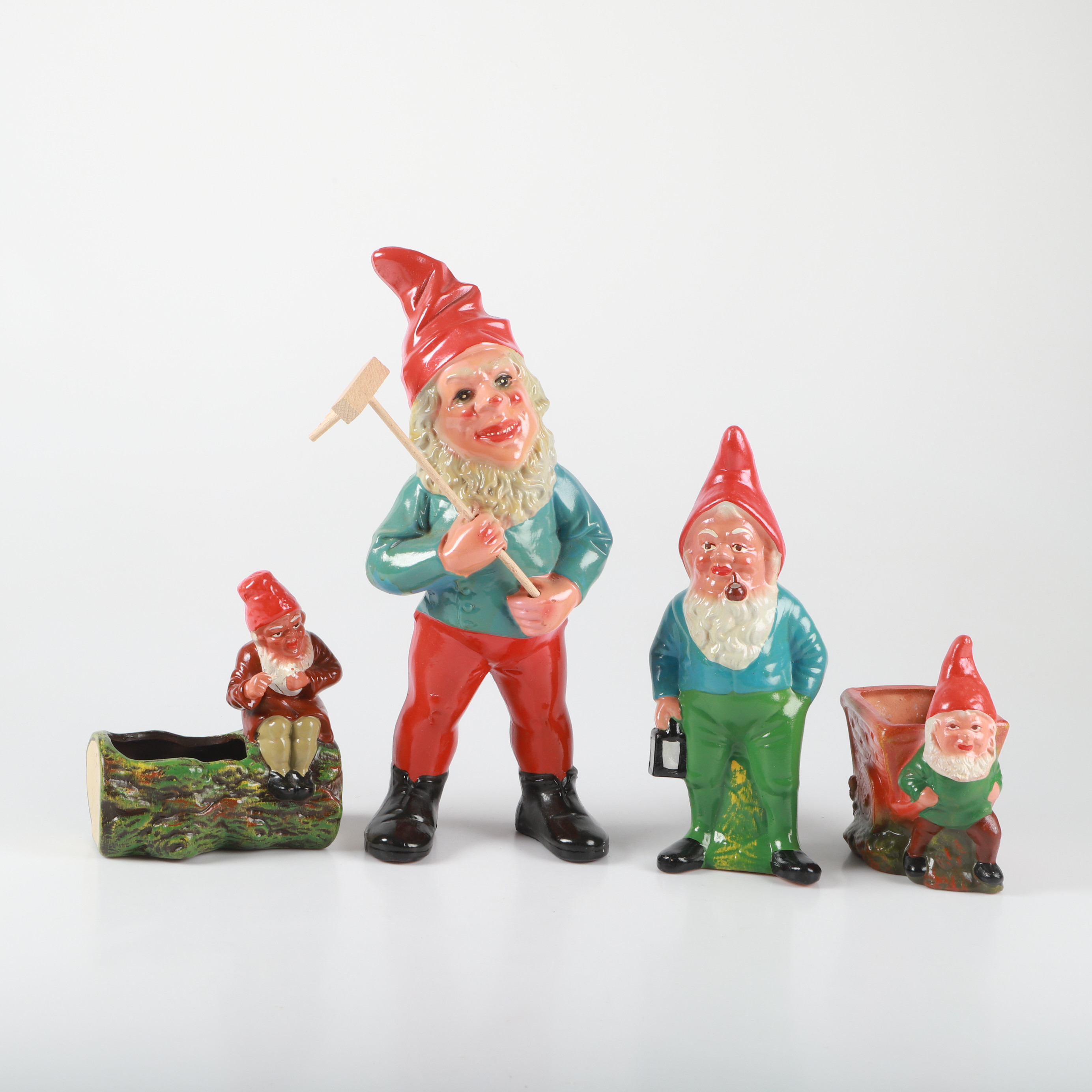 FIGURINER M. M., 4 stycken tomtar, keramik, bl. a. Gräfenroda, Tyskland.