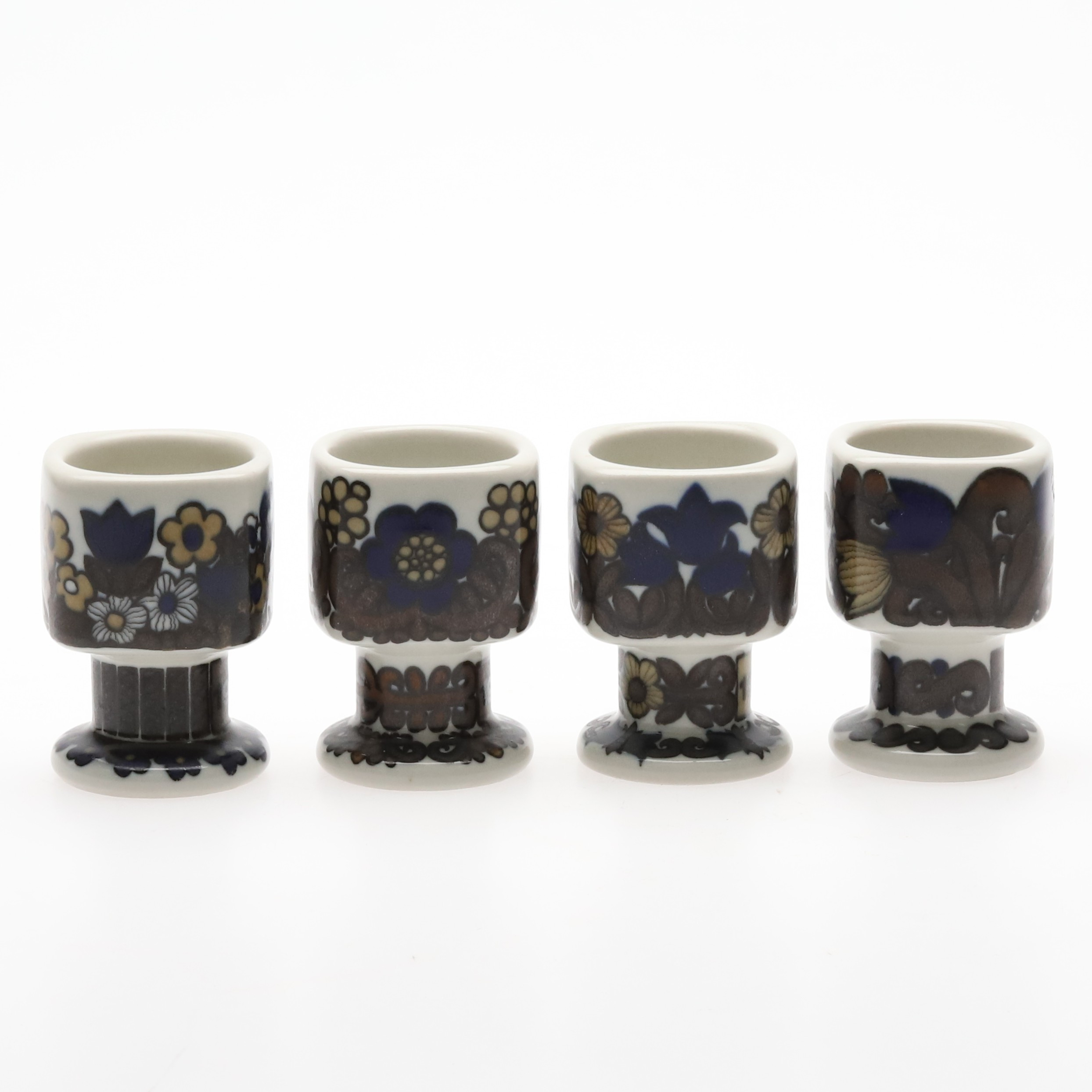 RAIJA UOSIKKINEN. ÄGGKOPPAR. 4 st. Porslin, "Kalevala", Arabia. -1979-82.