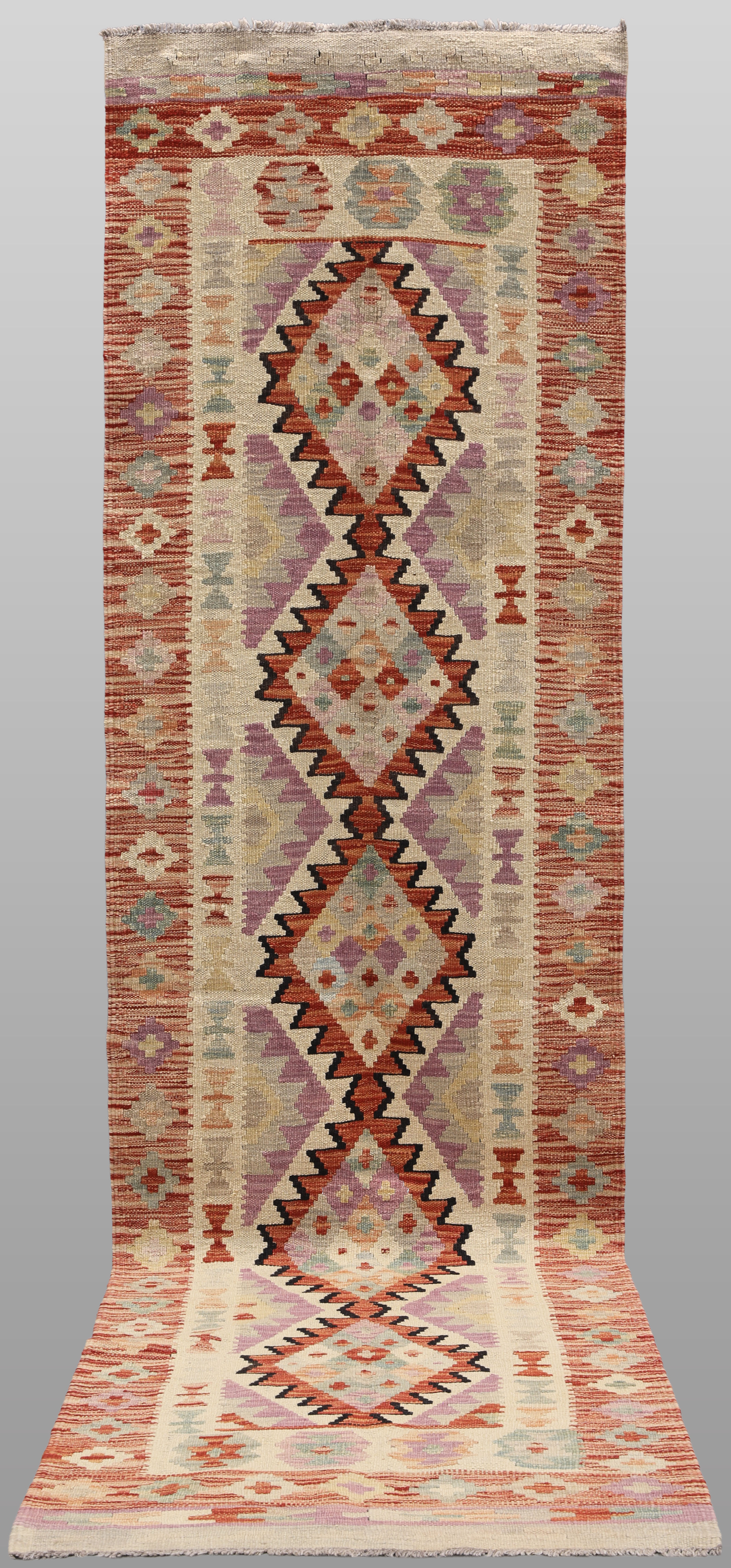 MATTA, "Kelim", galleri, 301 x 78 cm.