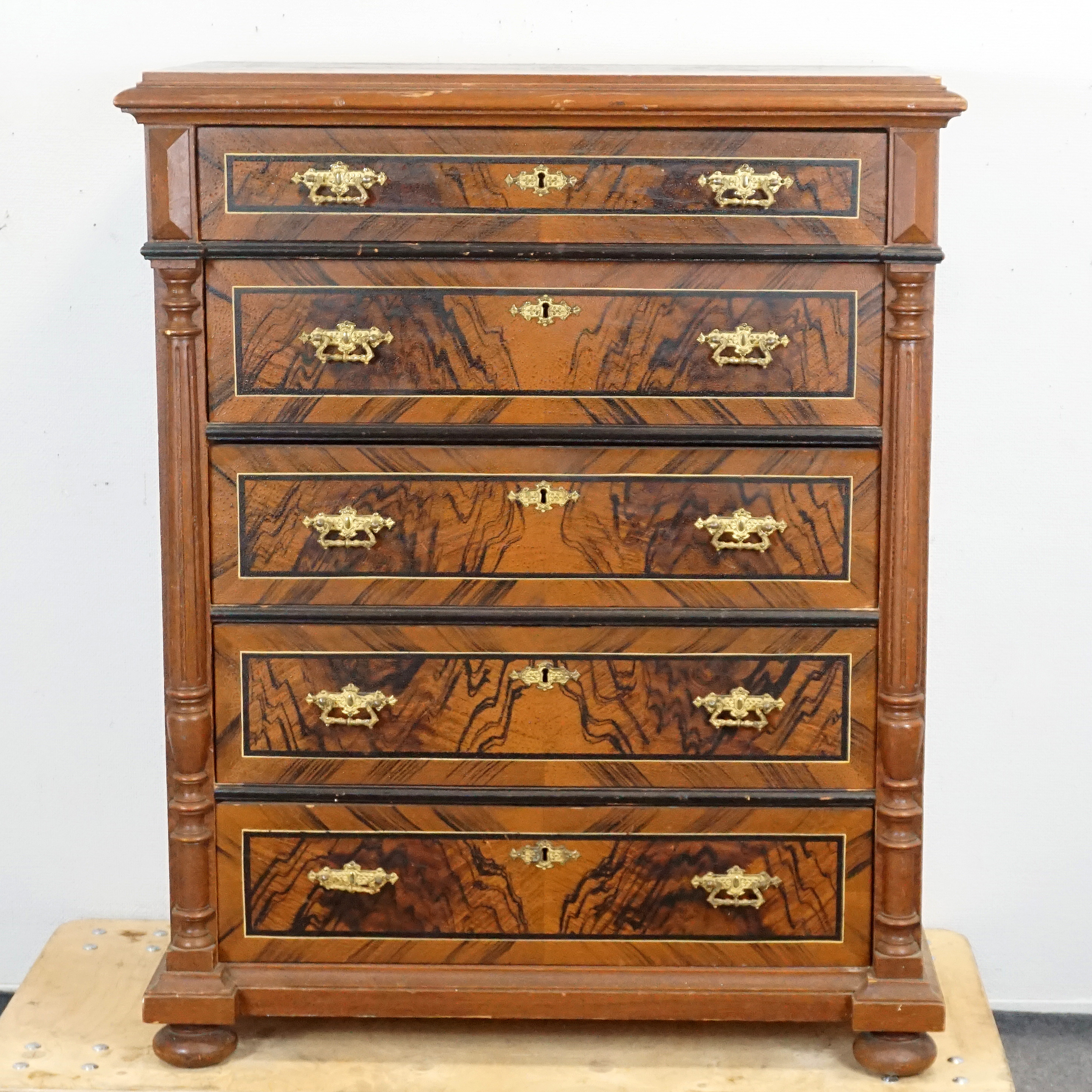 BYRÅ, nyrenässans, 1800/1900-tal.