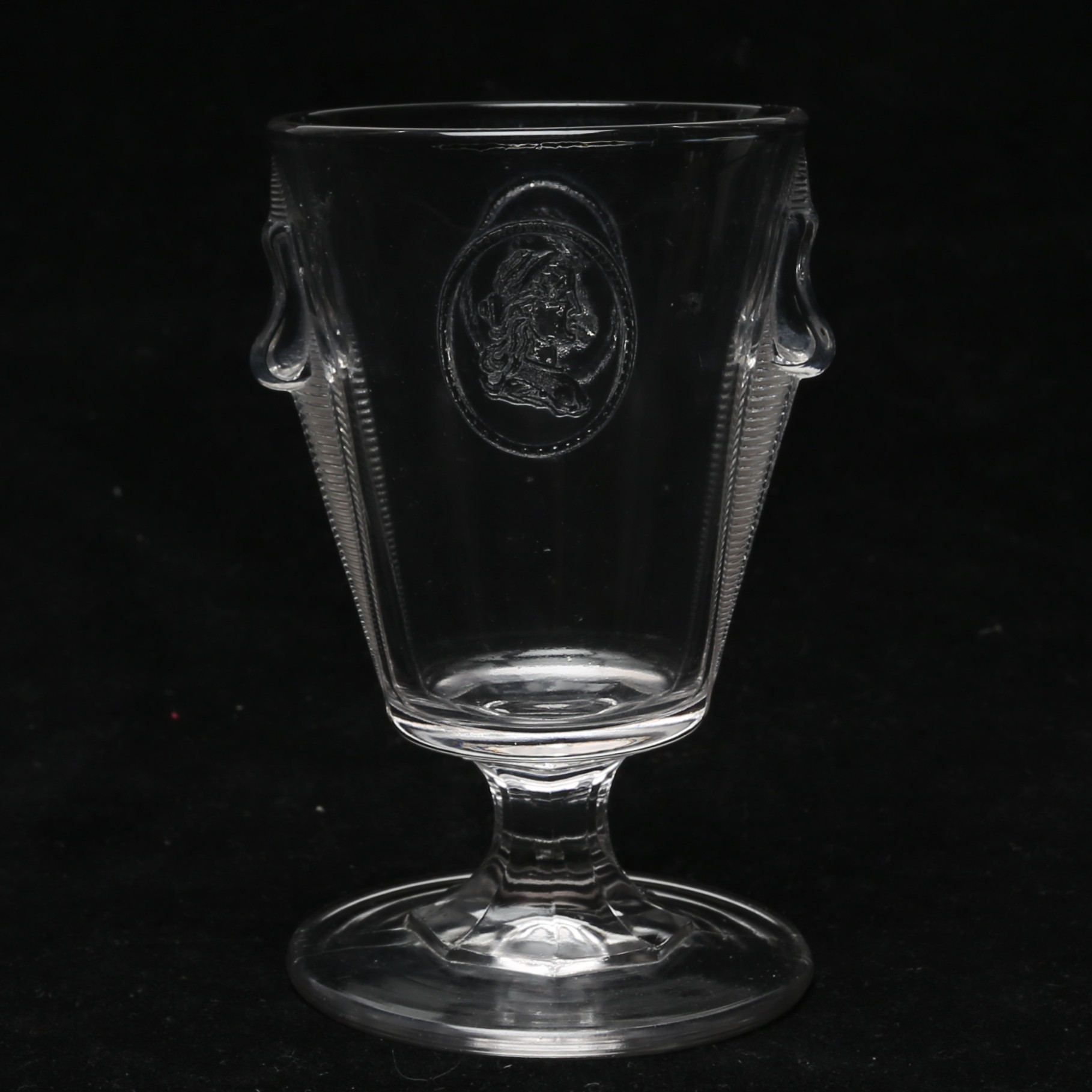 BÄGARE, med porträttmedaljonger.