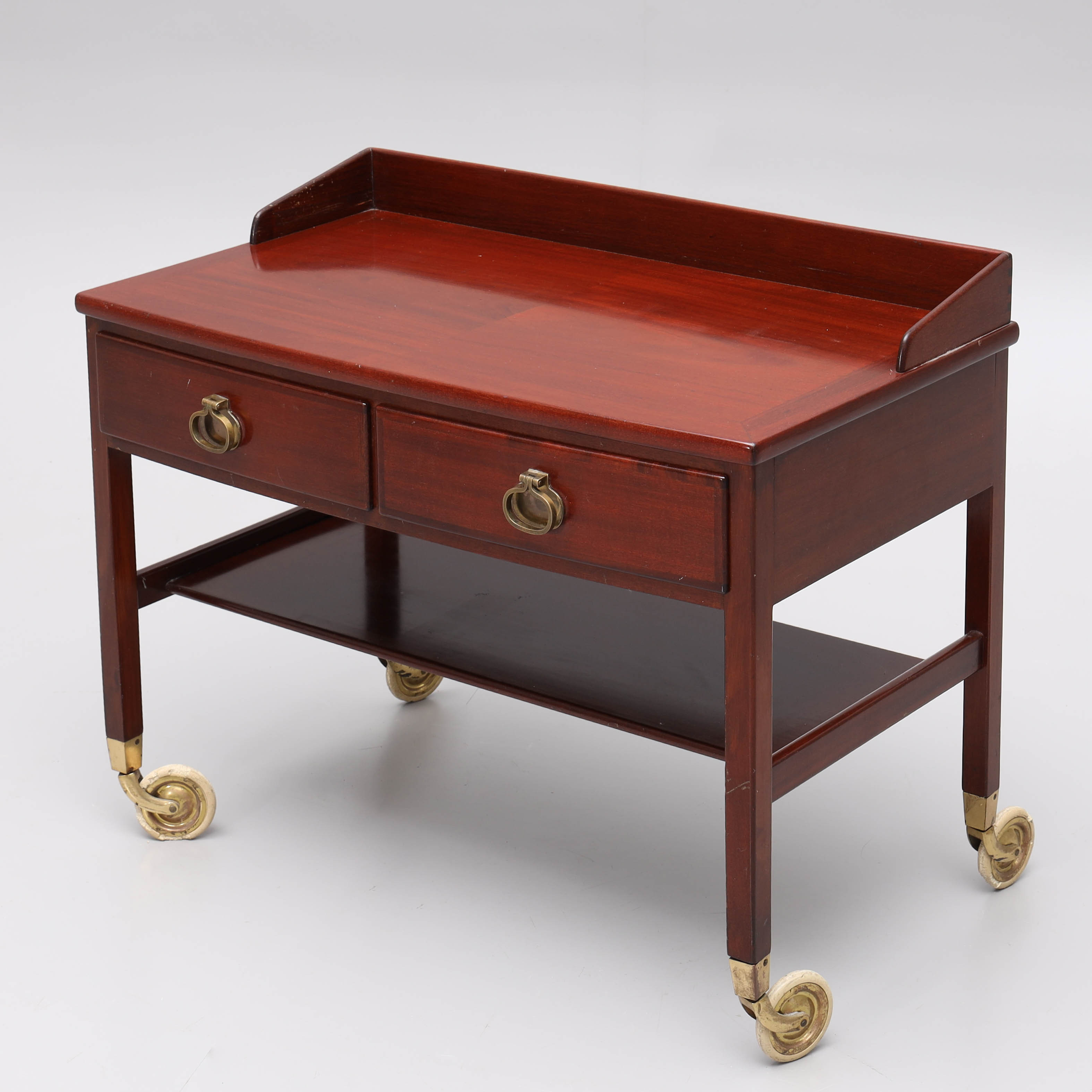 KERSTIN HÖRLIN-HOLMQUIST. Serveringsvagn/bord, fanérad i mahogny, Triva-serien, Nordiska kompaniets verkstäder, 1960-tal.