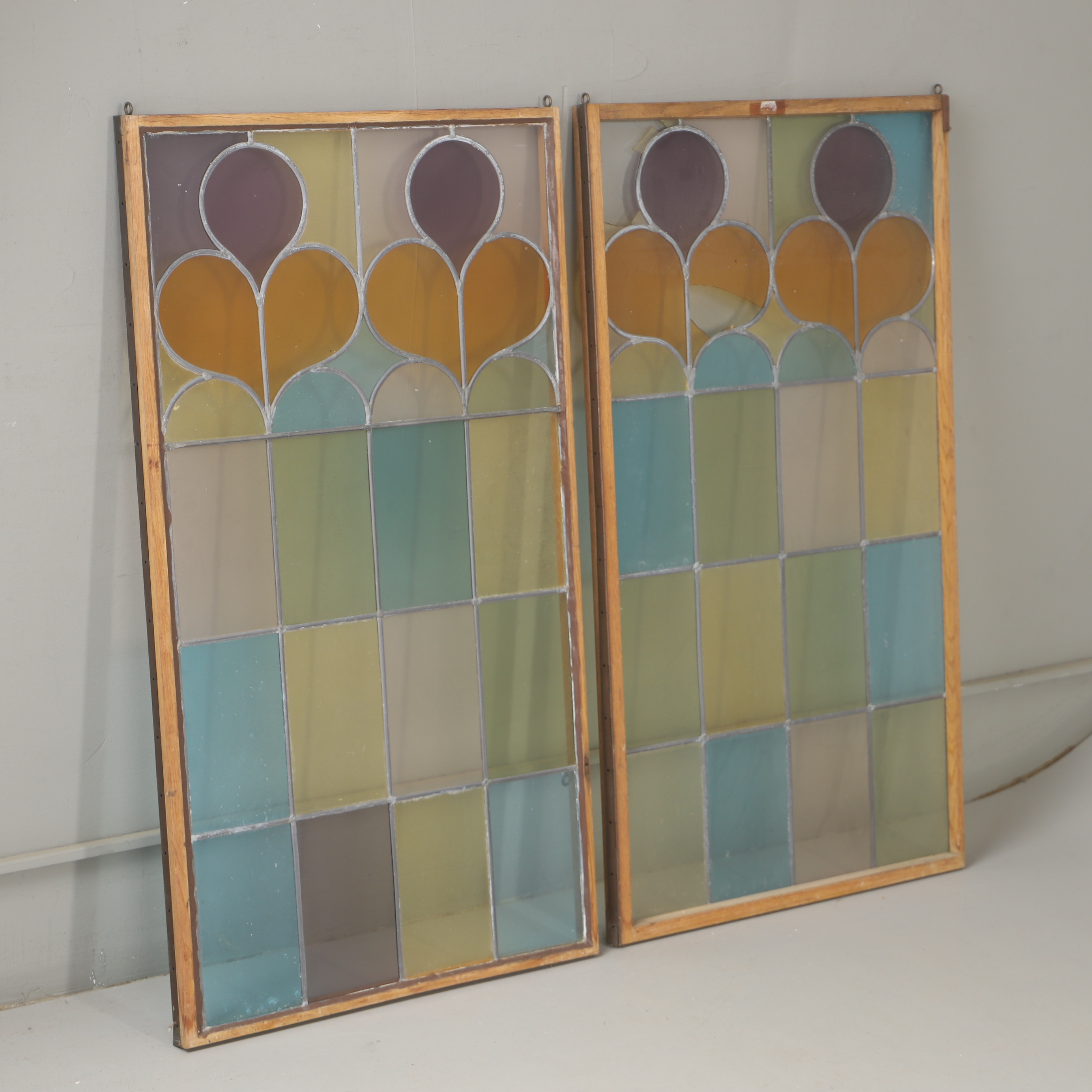 FÖNSTER, 2 stycken, blyinfattat glas, jugend.