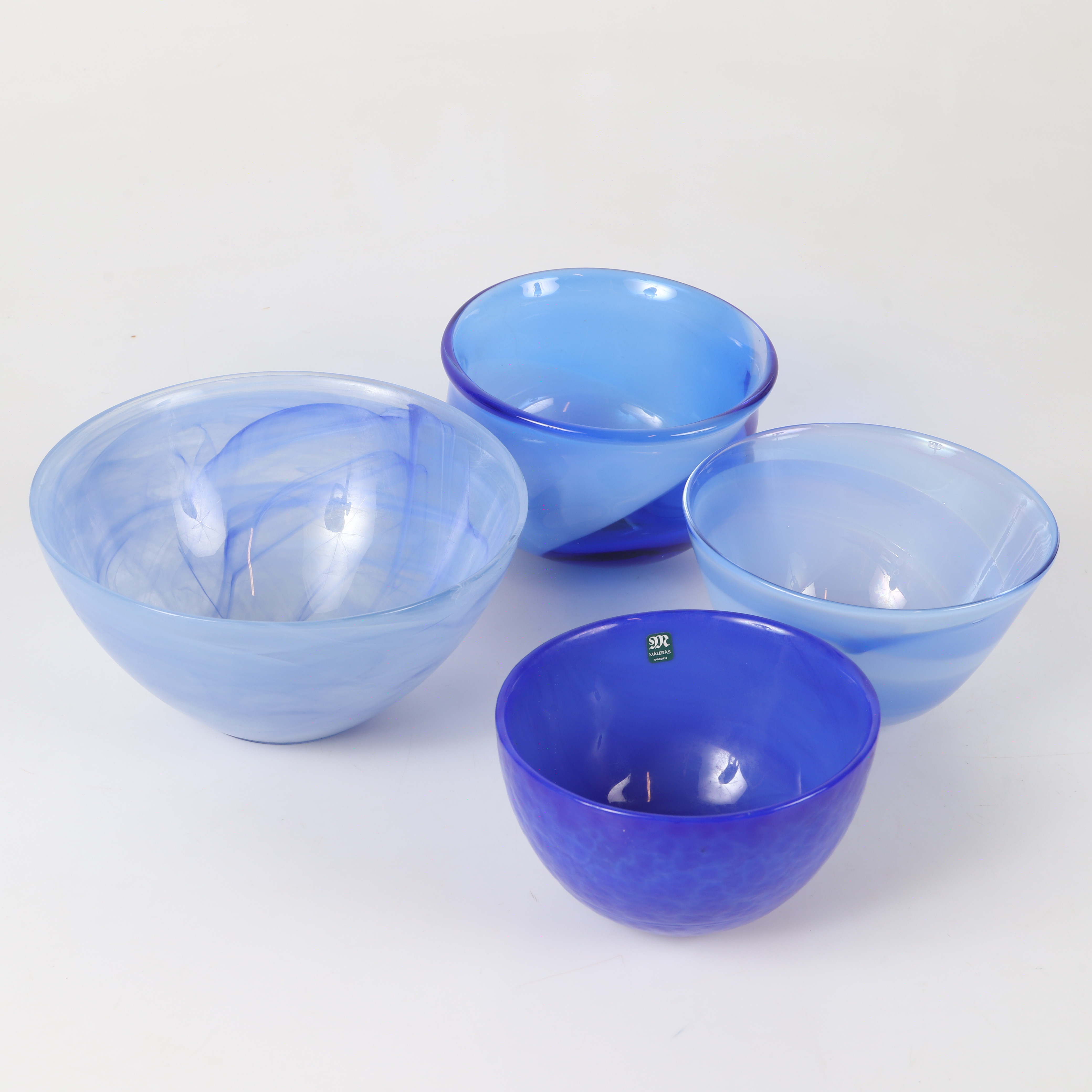 SKÅLAR, 4 stycken, konstglas, bl a Eva Englund.