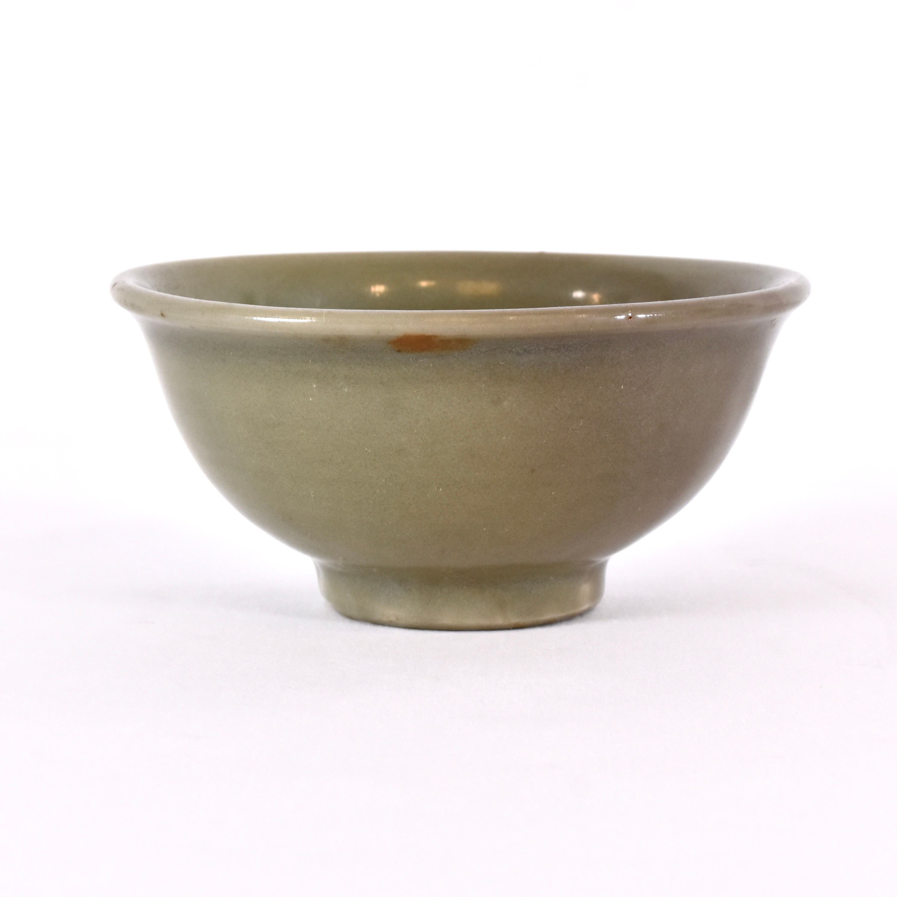 SKÅL, porslin, Kina antagligen Ming (1368-1644).