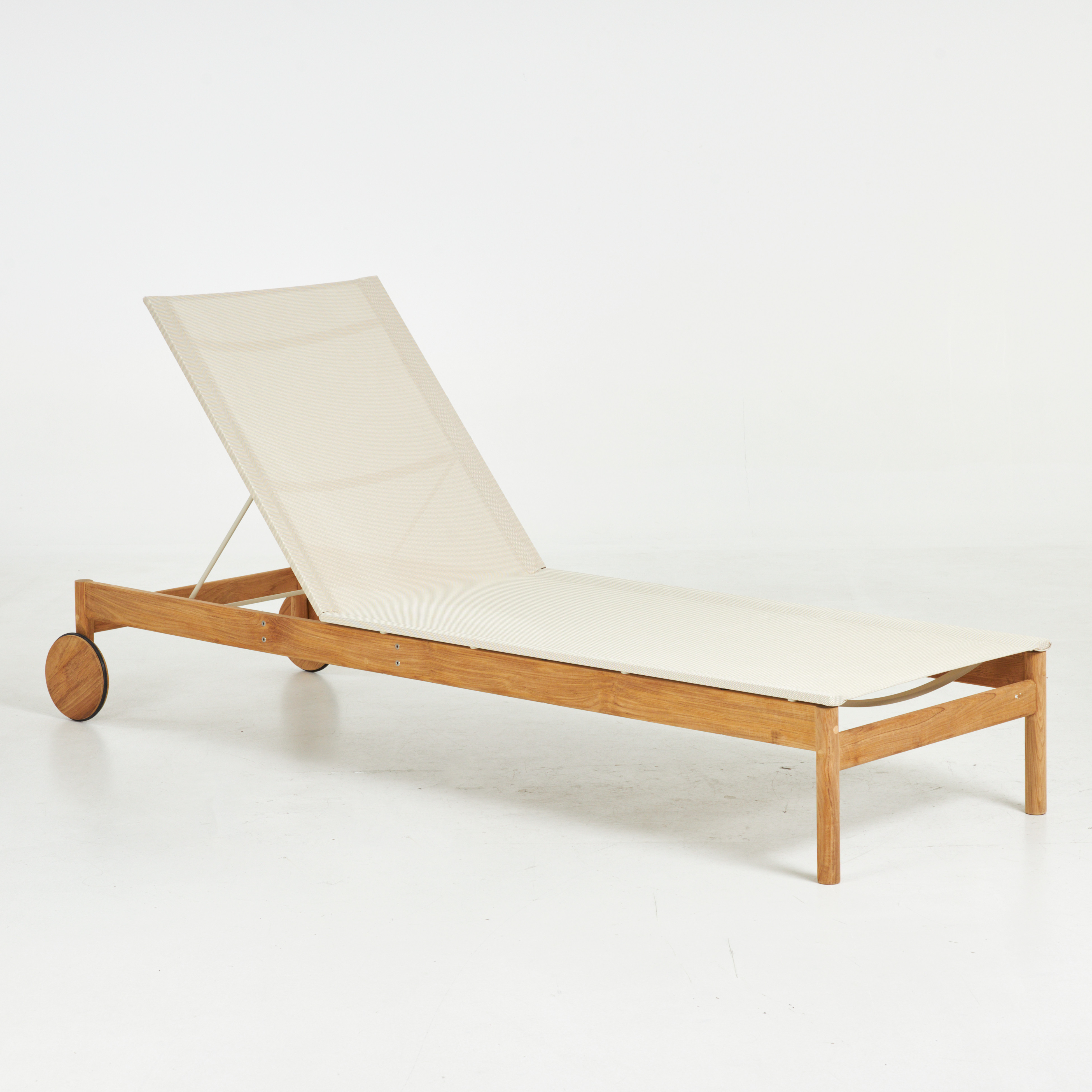 SOLSÄNG, "Pelagus Sunbed", Note Design studio, för Skagerak, Fritz Hansen, samtida, stomme i teak, brickmärkt Skagerak.