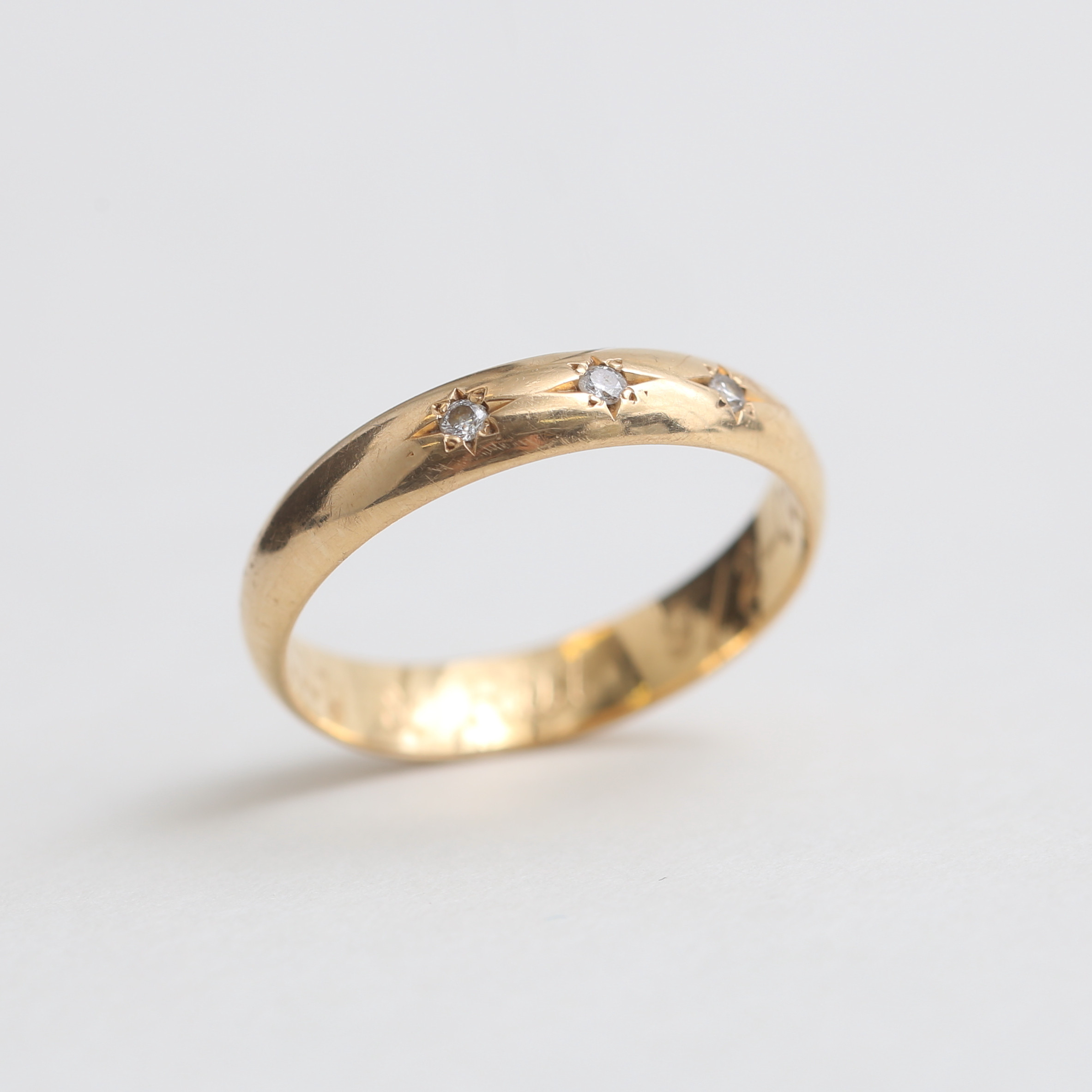 RING 18 k guld med stenar, 3,59 gram.