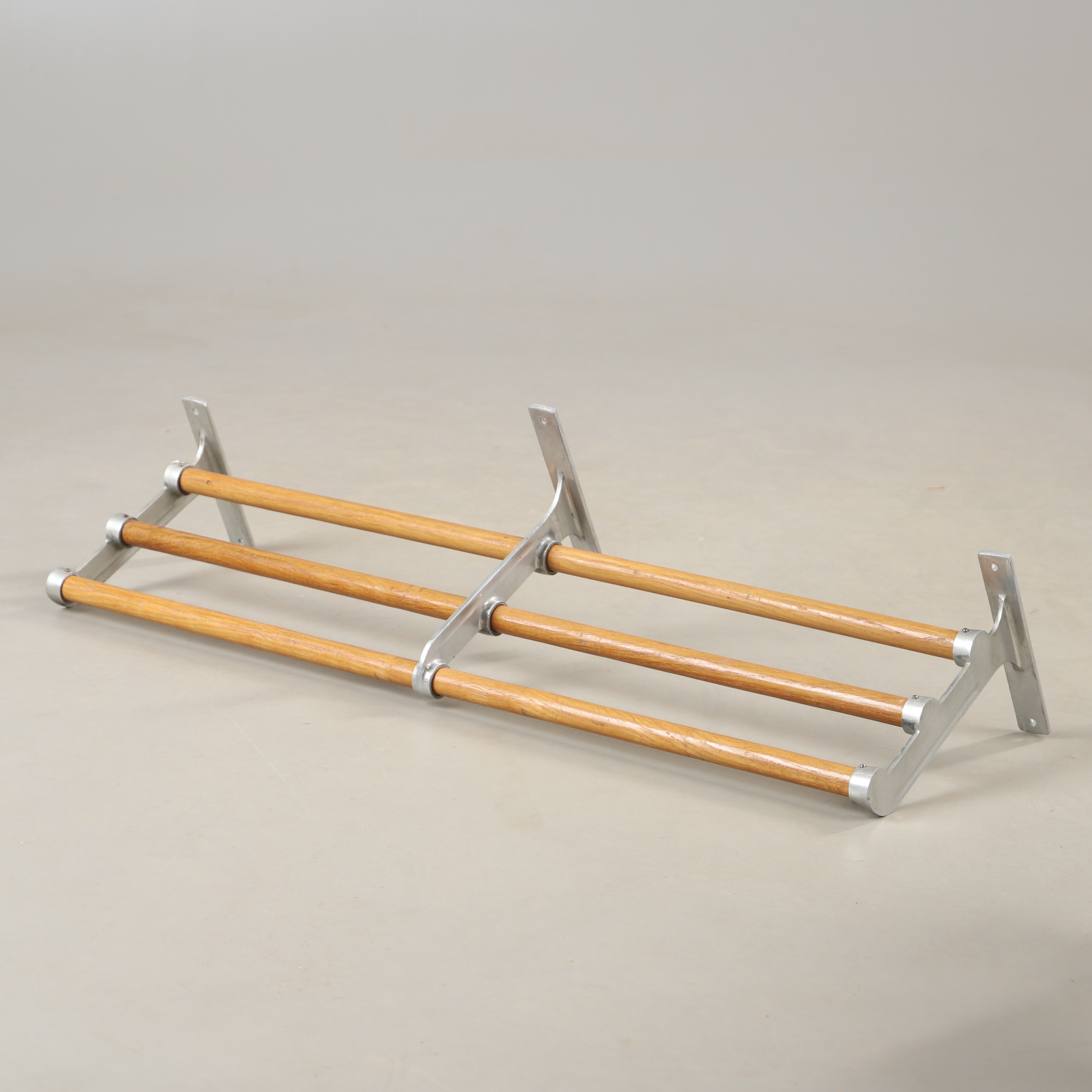 GUNNAR BOLIN. Hatthylla, ek och metall, 1900-talets mitt.