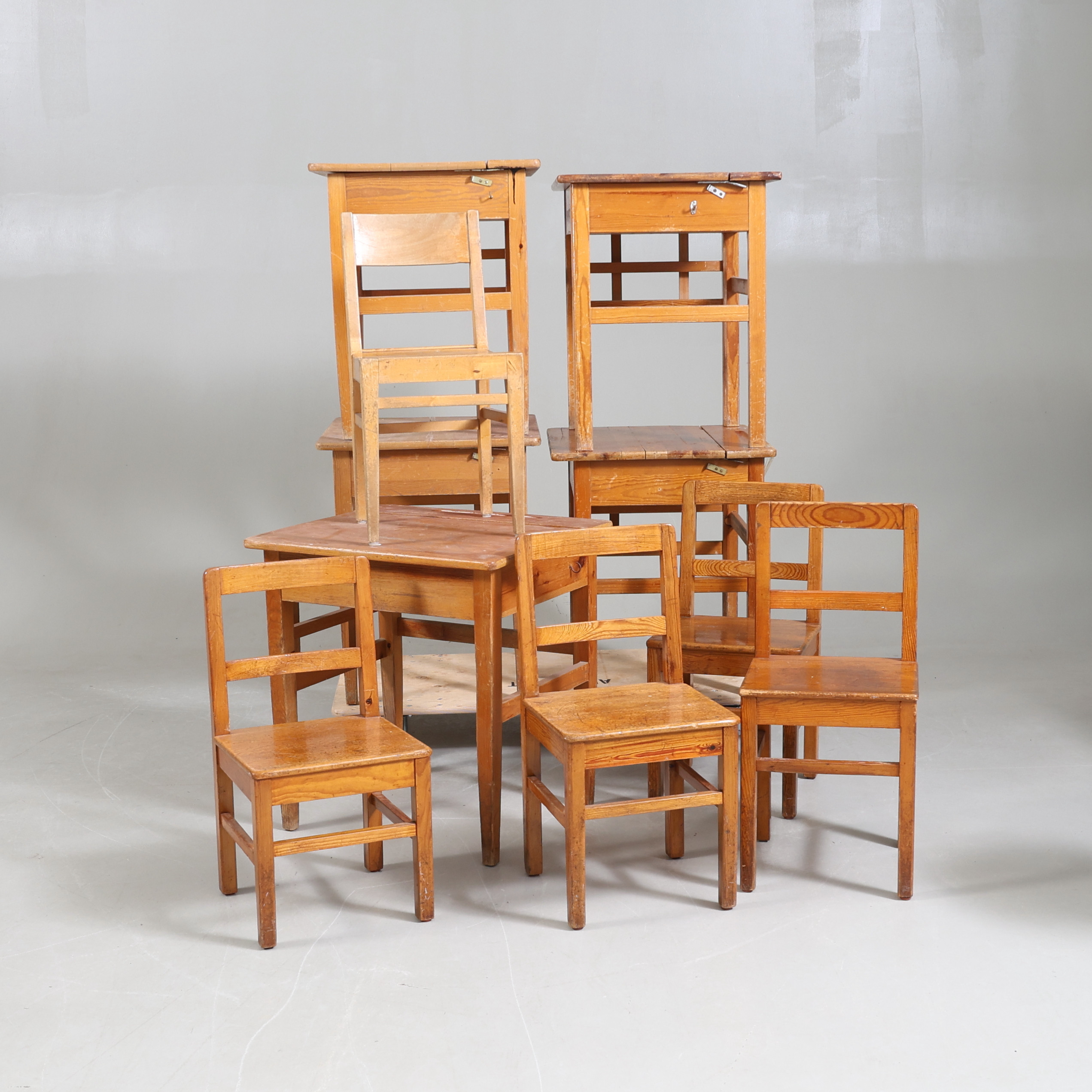 SKOLBÄNKAR, 5 st, furu, 1900-tal.