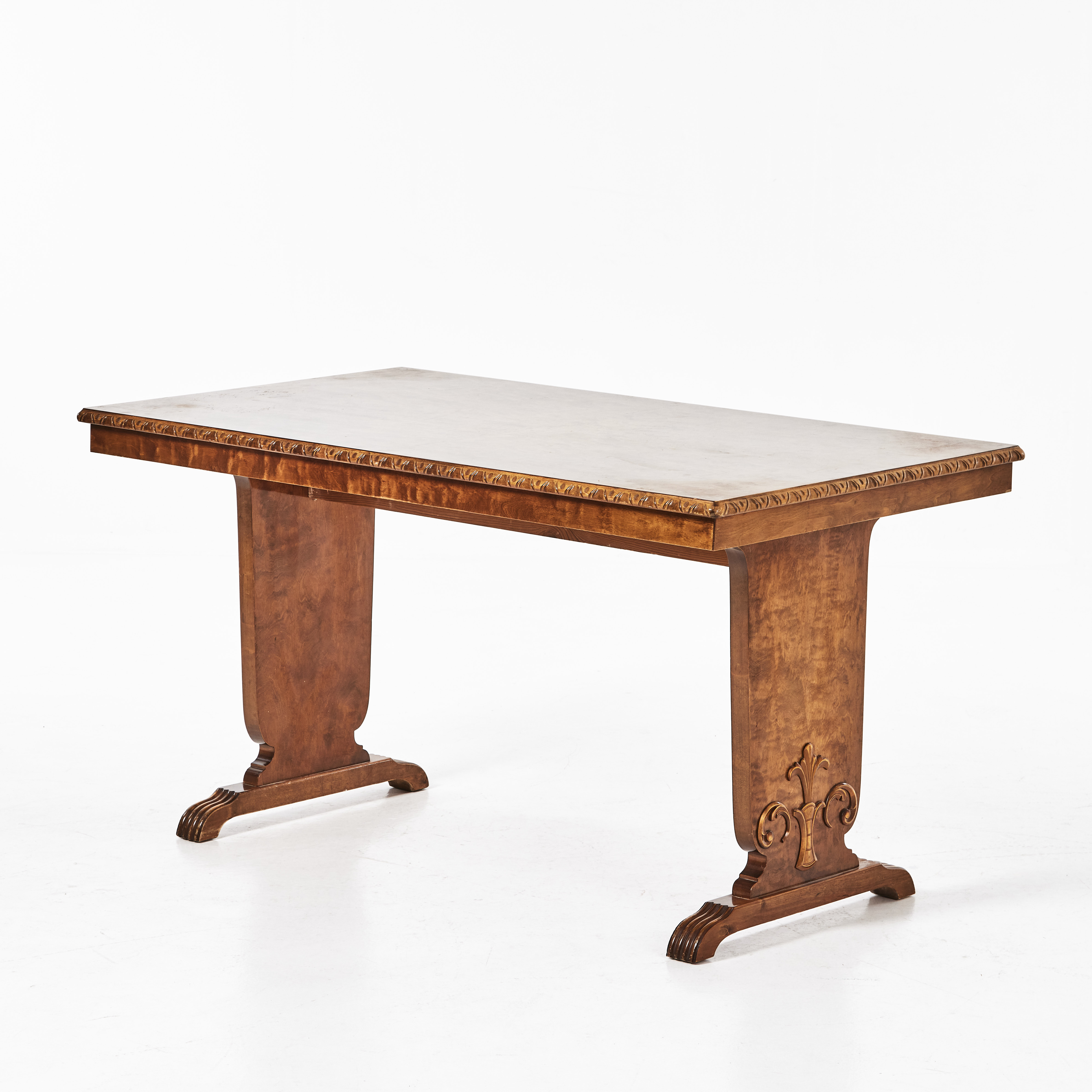 MATBORD, Swedish Grace, 1920/30-tal, dekorativ sarg, avslut i tassfötter, med iläggsskivor.