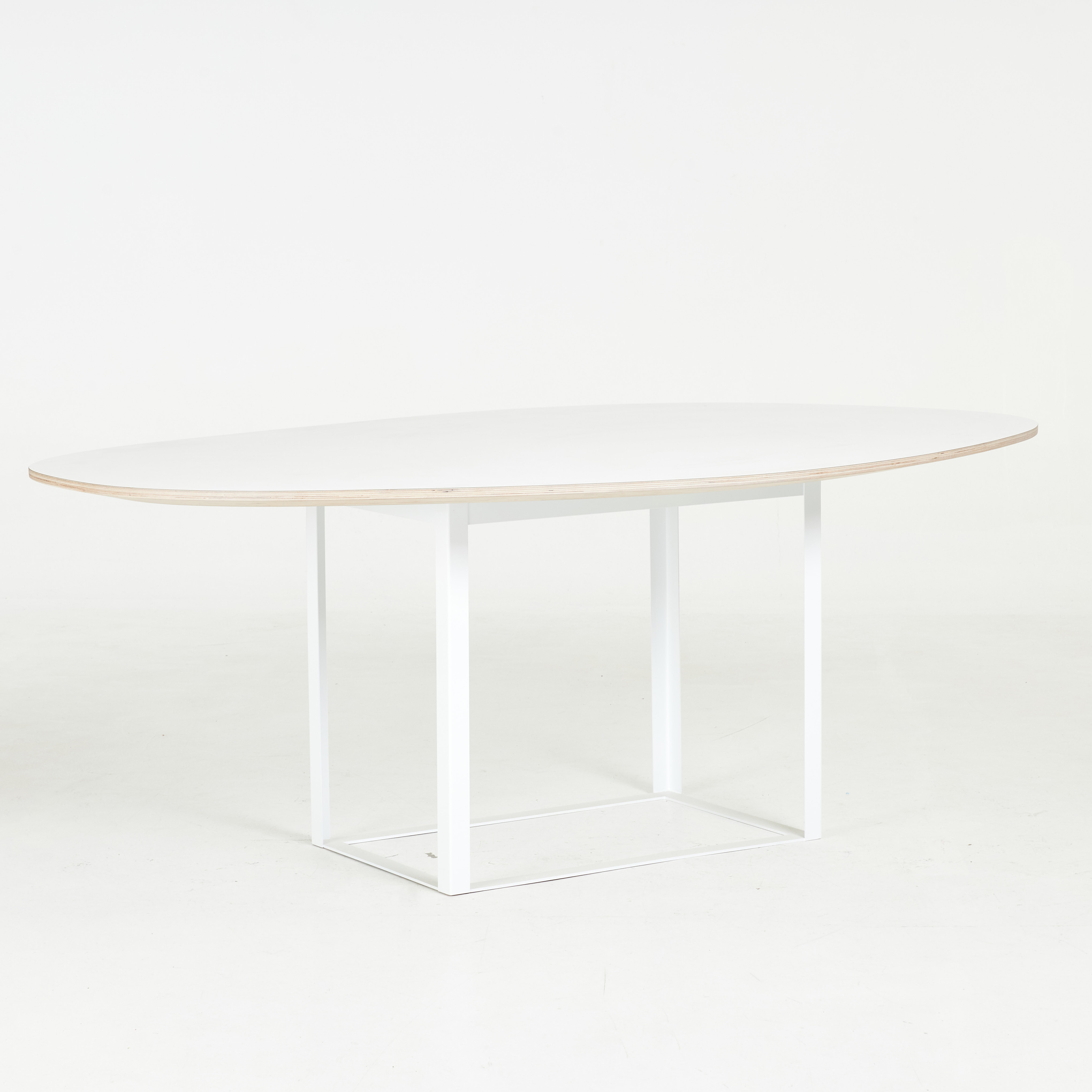 MATBORD, "Omni", Olsson & Gerthel, skiva i vit laminat, vitlackerad underrede.