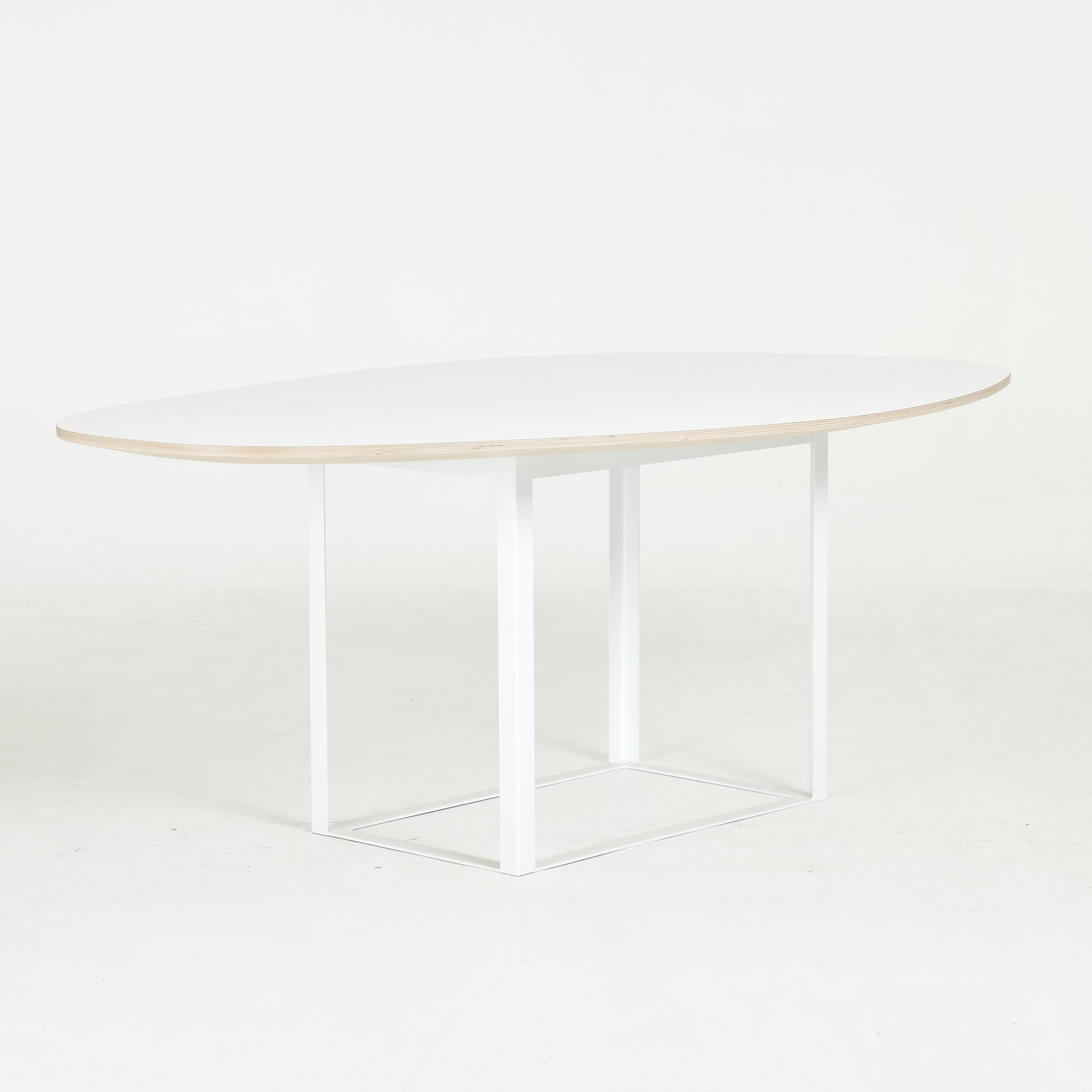 MATBORD, "Omni", Olsson & Gerthel, skiva i vit laminat, vitlackerad underrede.