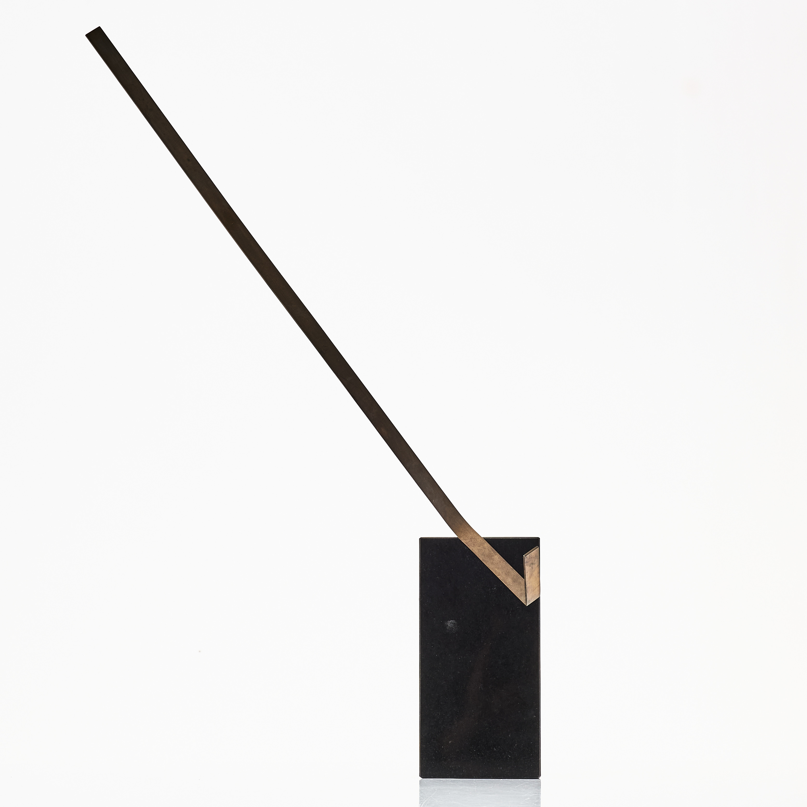 SKULPTUR, 1900-tal, mässing och sten, signerad och daterad 84 LLTB.