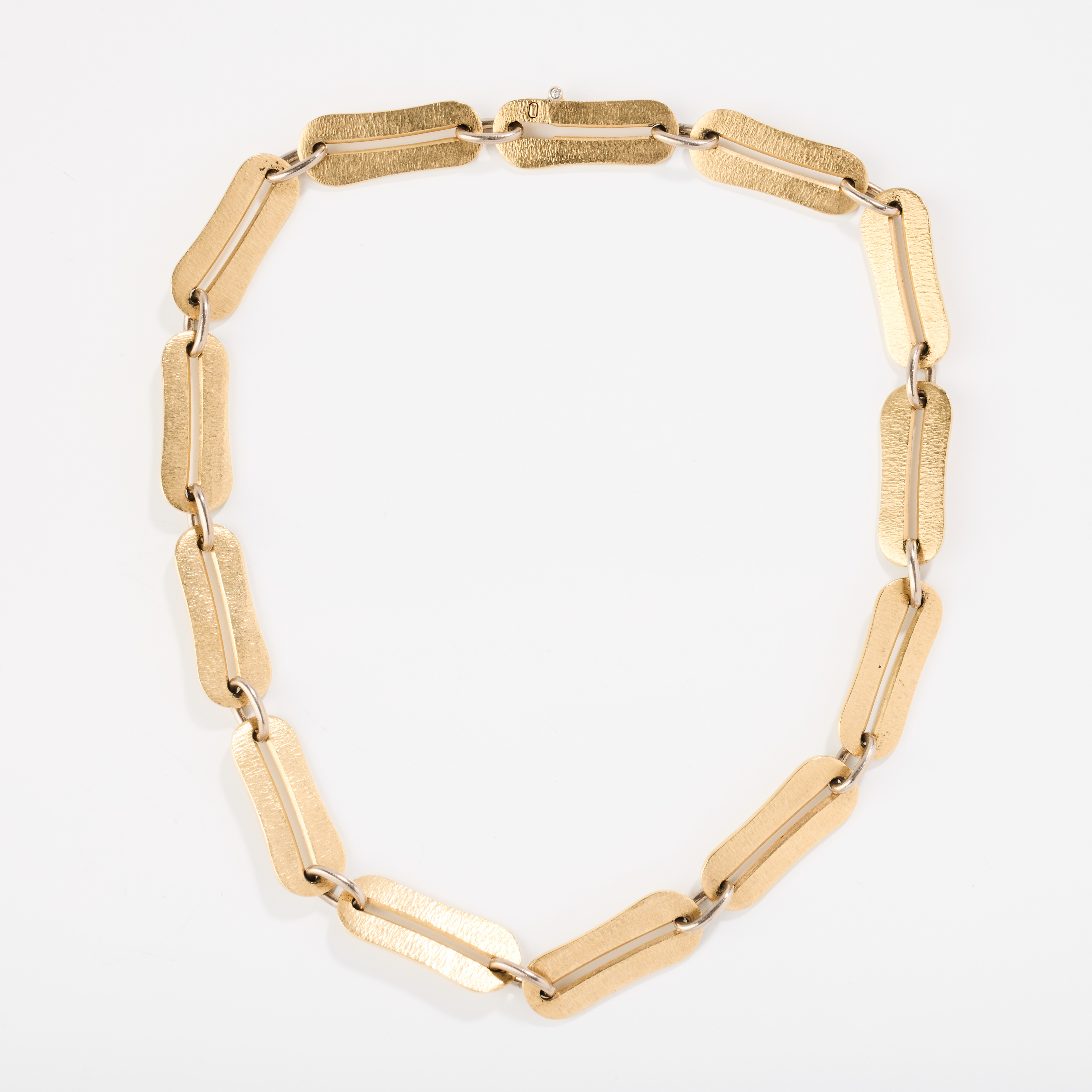 OLE LYNGGAARD. Collier, 18K guld med en diamant, Danmark.