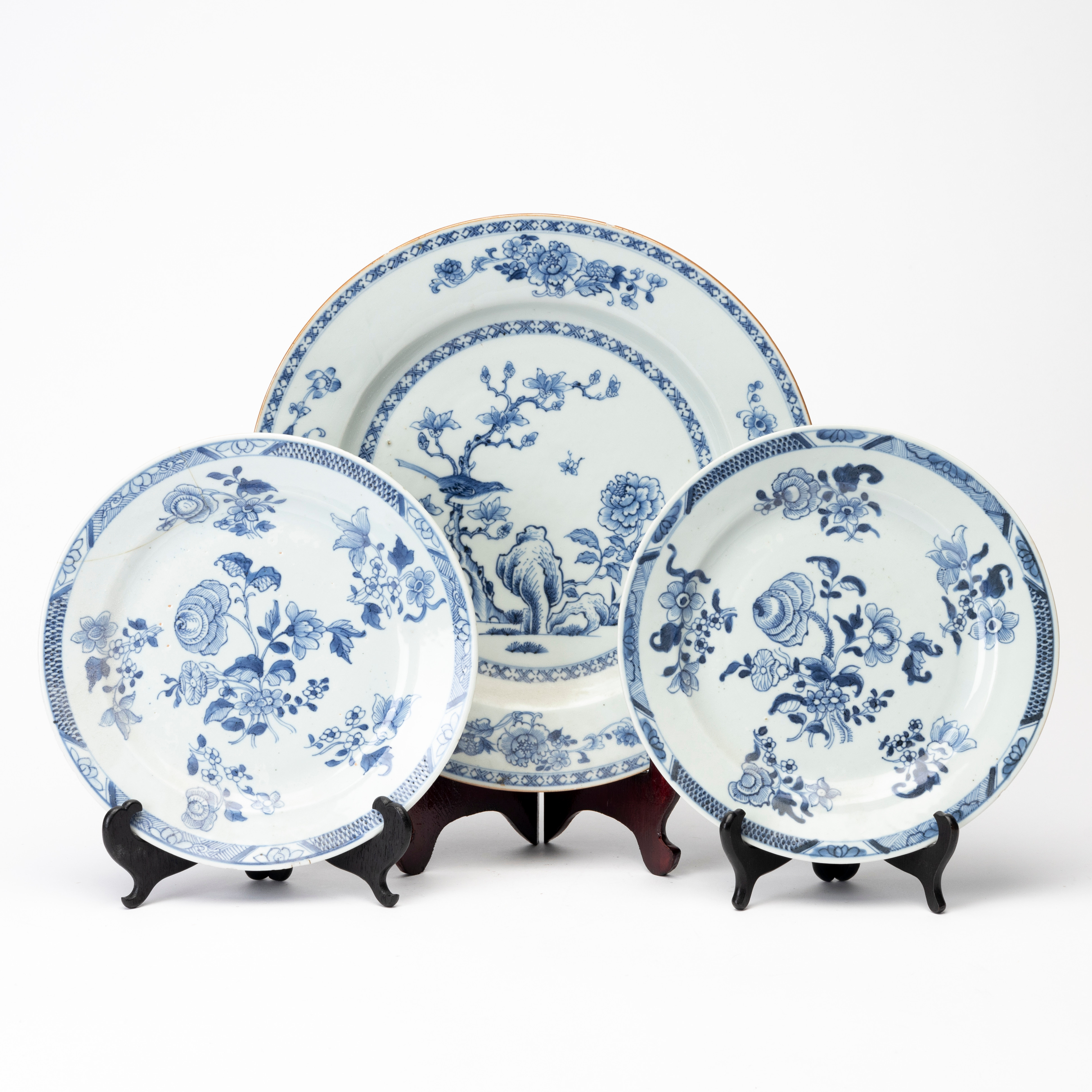 TALLRIKAR 3 st, porslin, Kina, Qianlong, (1736-95).