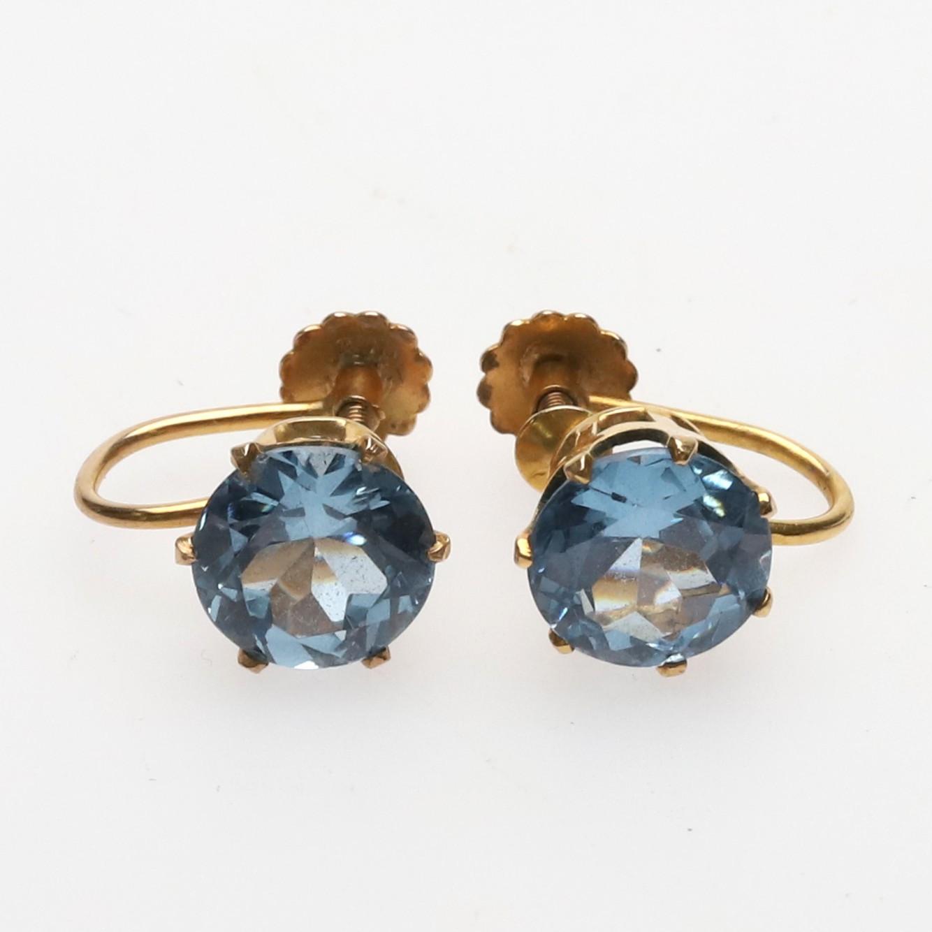 Örhängen, ett par, 9K guld med blå sten, 2,3 gram.