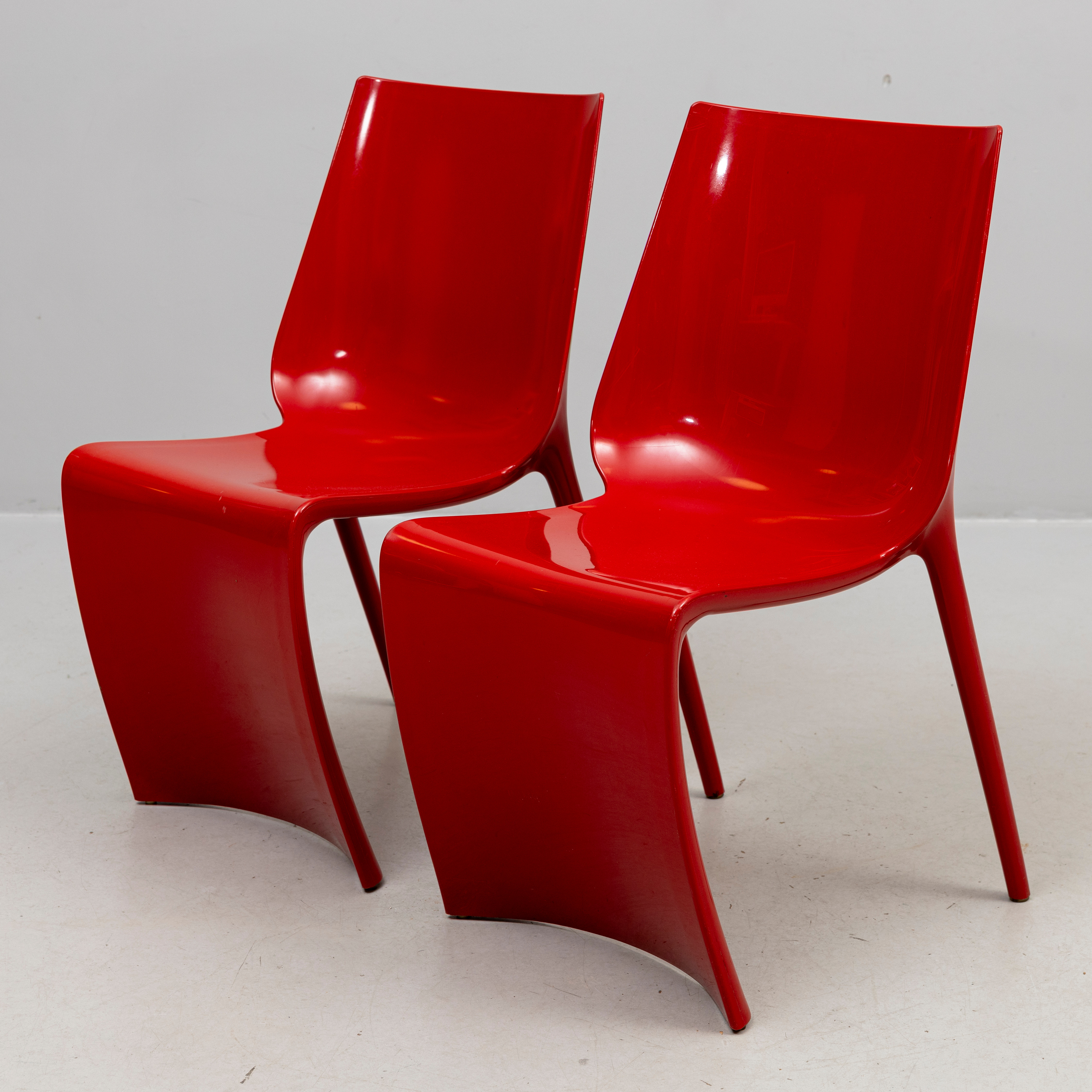 CLAUDIO DONDOLI E MARCO POCCI. Stolar, ett par, röd nylon, Pedrali Smart 600, Archirvolto Design, Italien, 1970-tal.