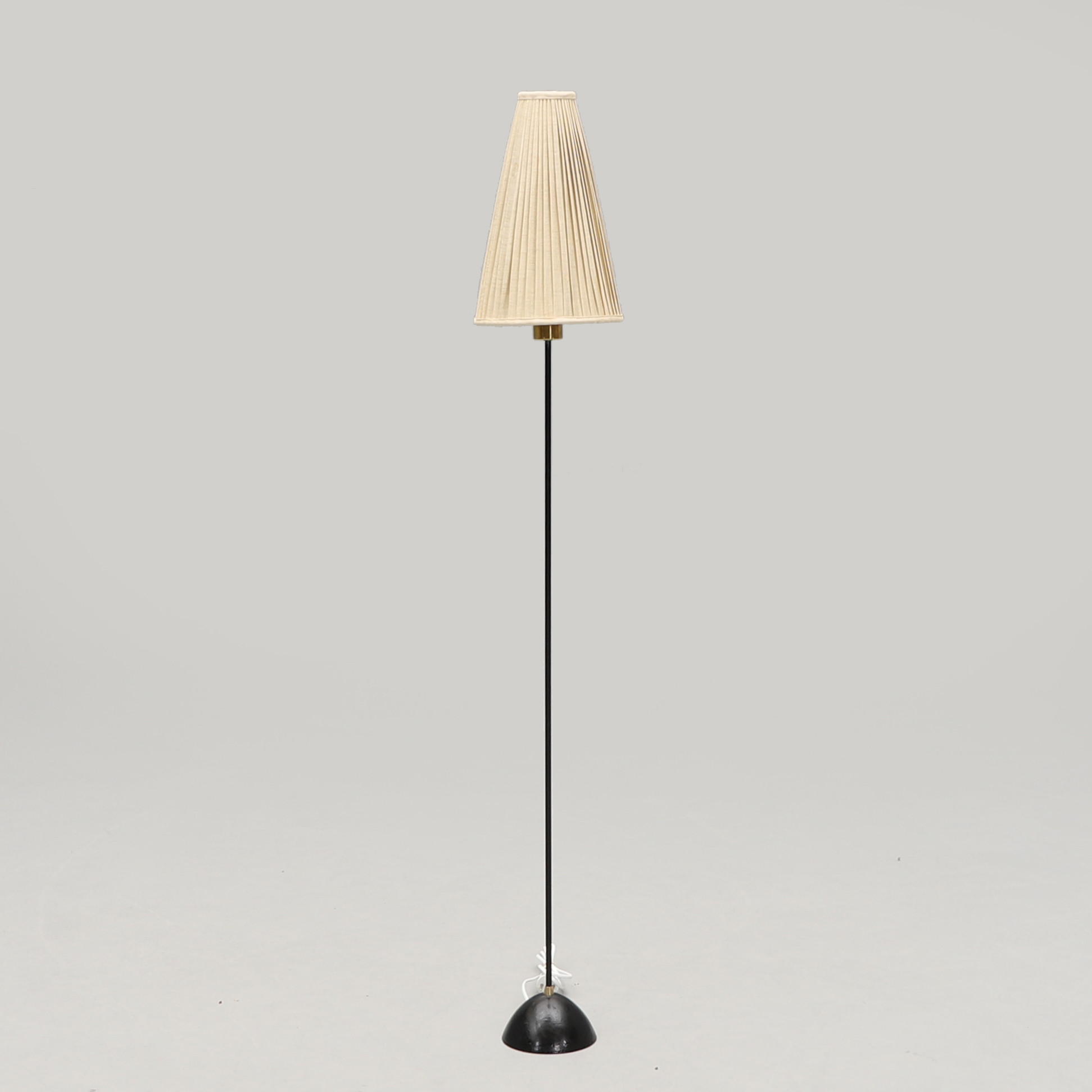HANS-AGNE JAKOBSSON. Golvlampa, Modell "G 37", Hans Agne Jakobsson AB, Markaryd, 1950/60-tal.