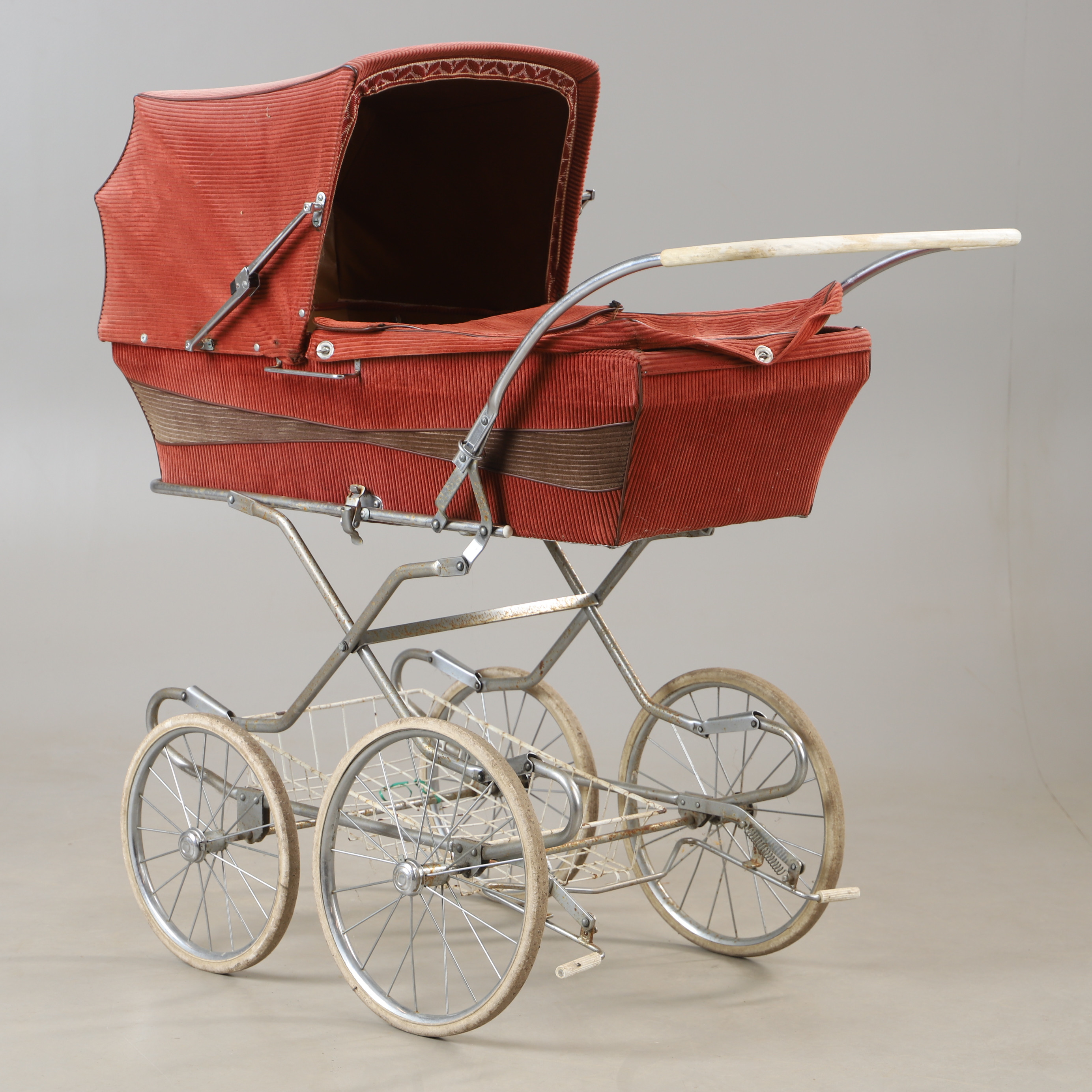 BARNVAGN, Odder barnevognsfabrik A/S, 1900-talets mitt.