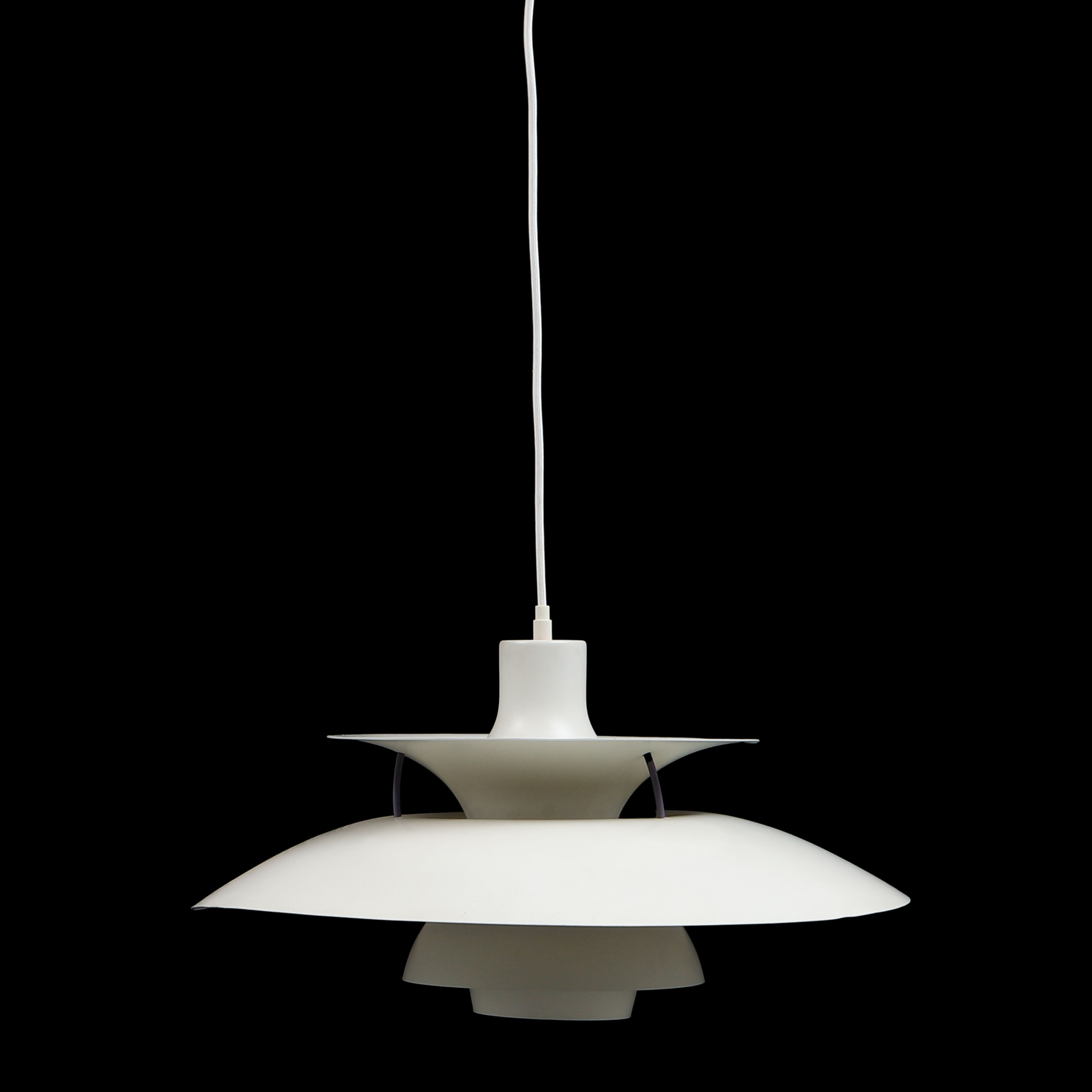 POUL HENNINGSEN. Taklampa, "PH-5", för Louis Poulsen.