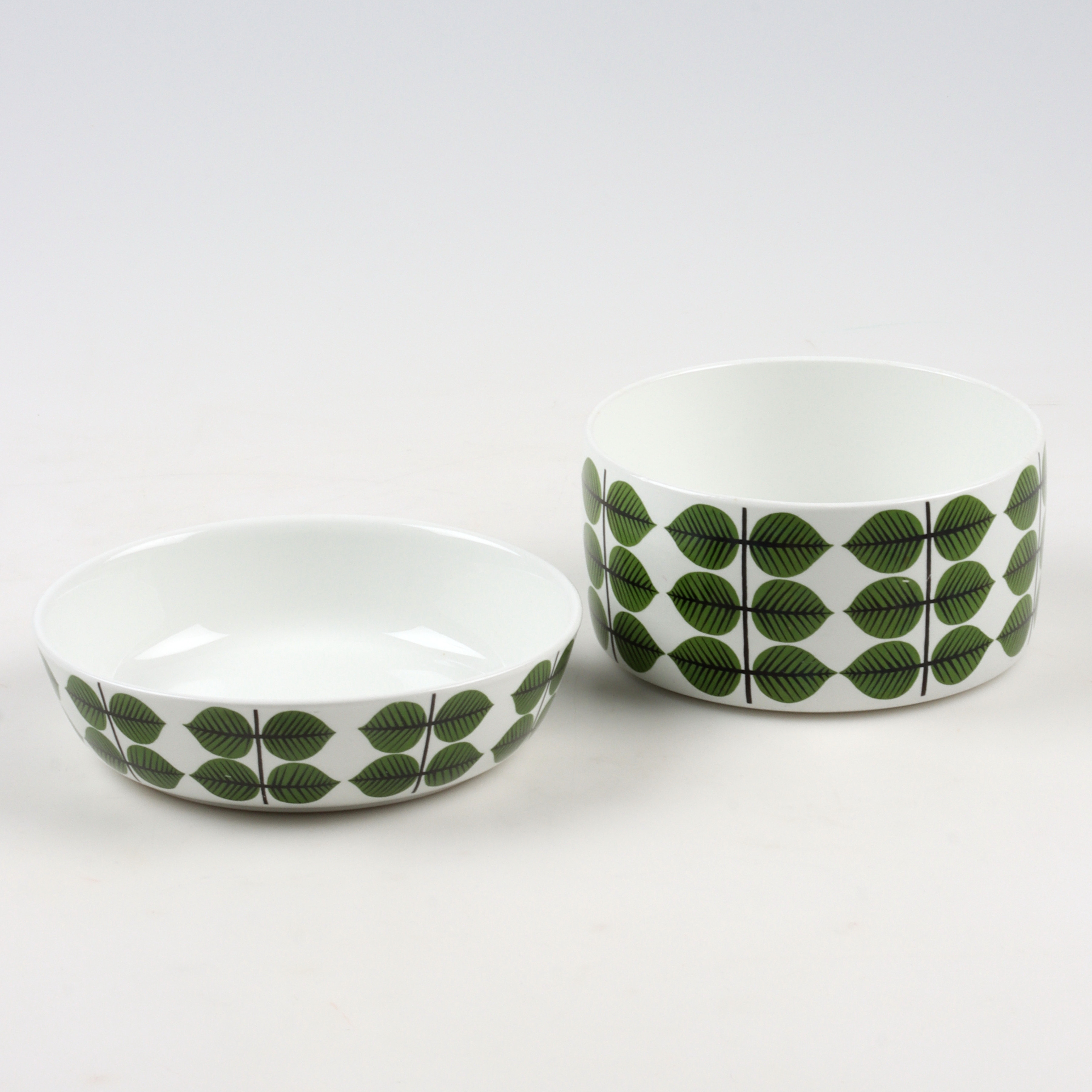 STIG LINDBERG. Skålar 2 st, "Berså", porslin, Gustavsberg.