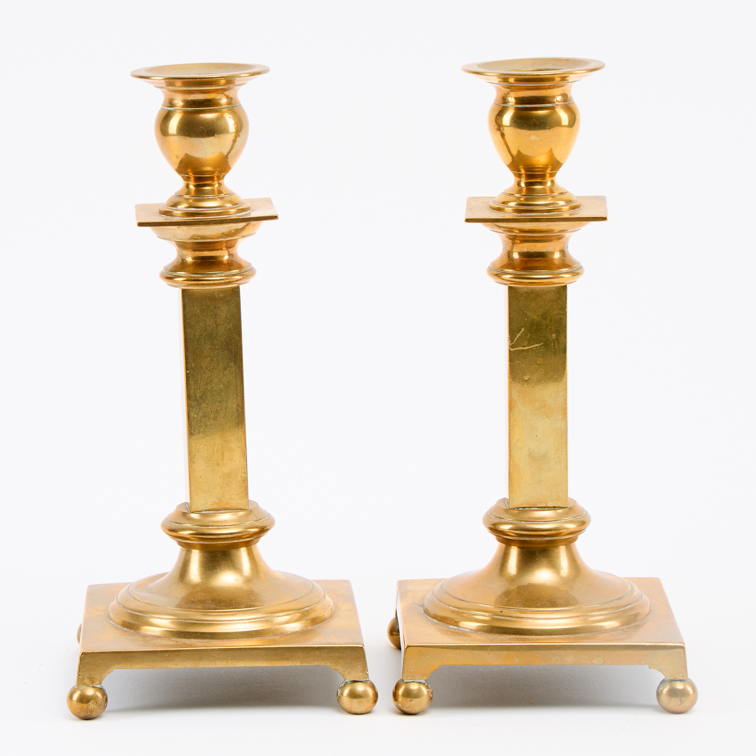 LJUSSTAKAR, ett par, signerade "Karl Keijser & Co Vesterås 456". Tidigt 1900-tal. Mässing.