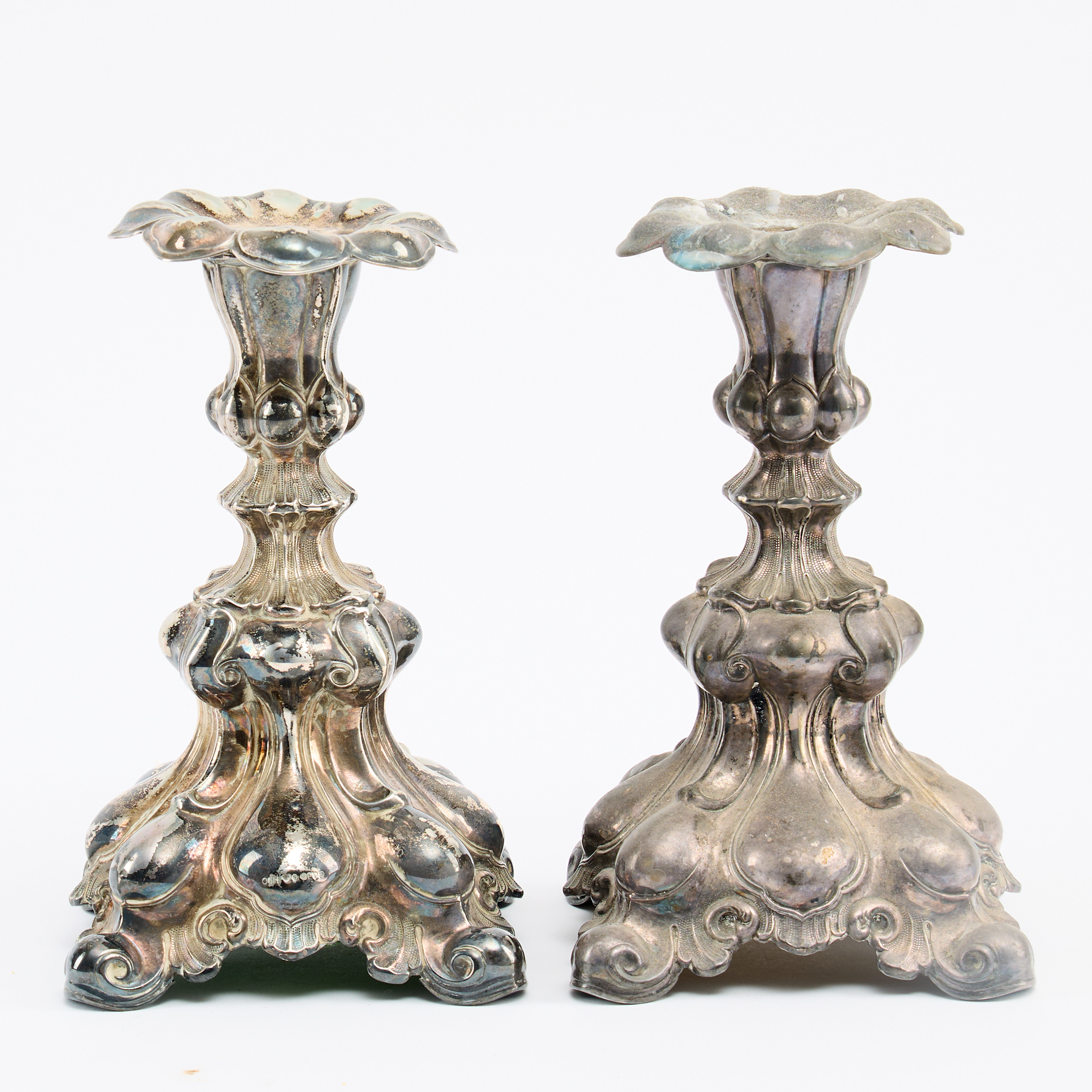 LJUSSTAKAR, ett par, silver, rokokostil, CG Hallberg 1956.