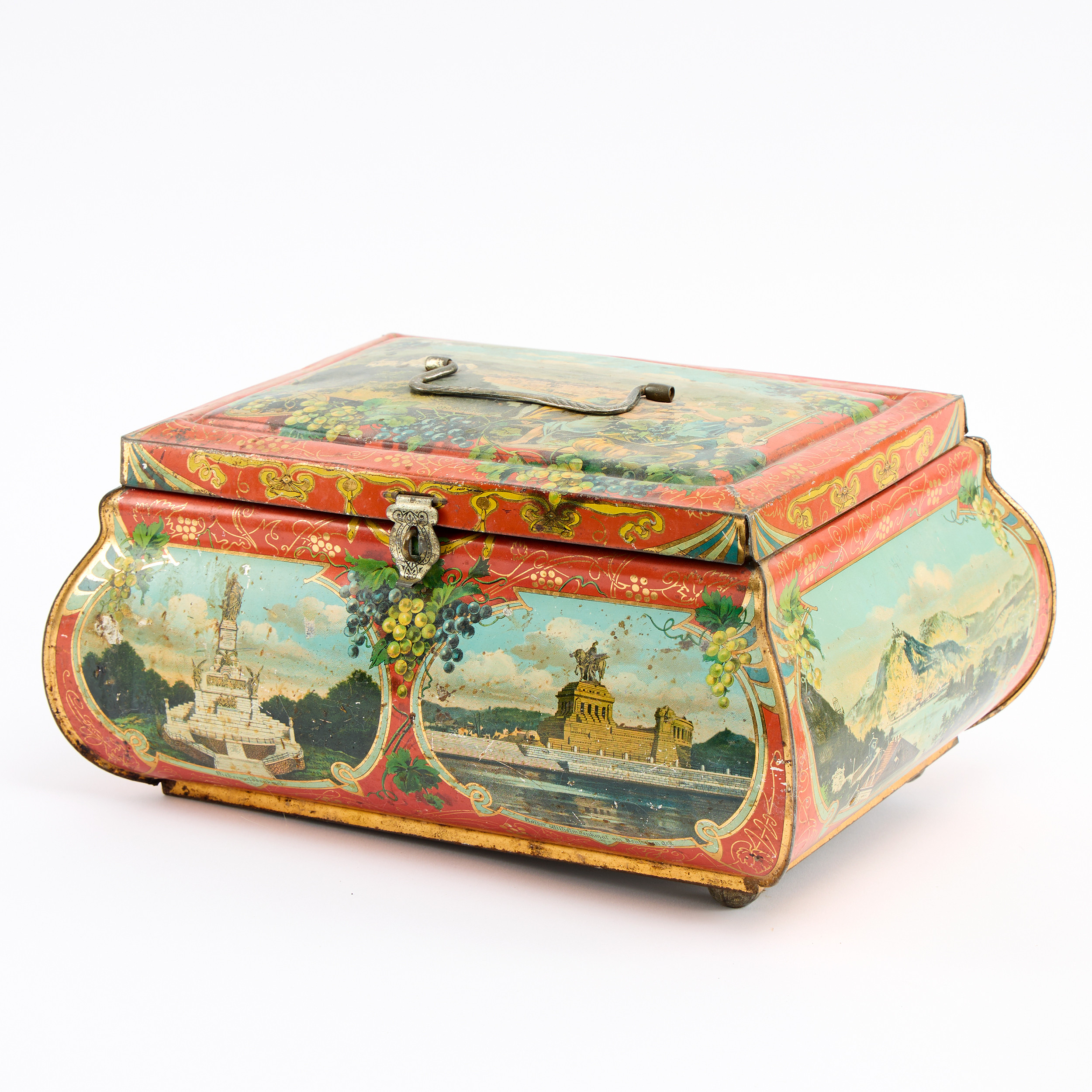 PLÅTASK, 1900-talets början, Tyskland, i form av kista med landskapsvyer.