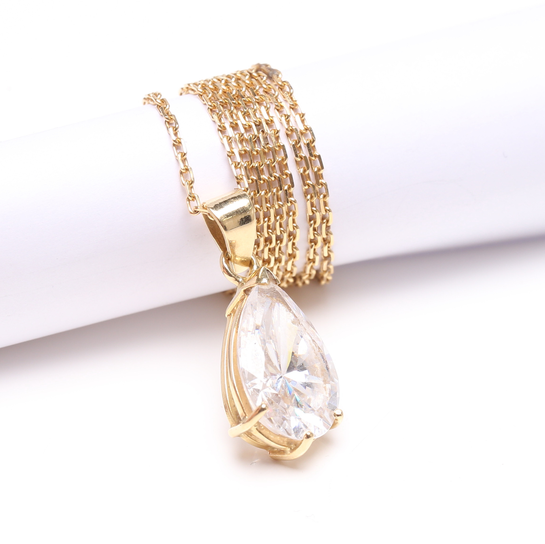 KEDJA med HÄNGE, 18k guld med större sten, total vikt ca 6,8 gram.