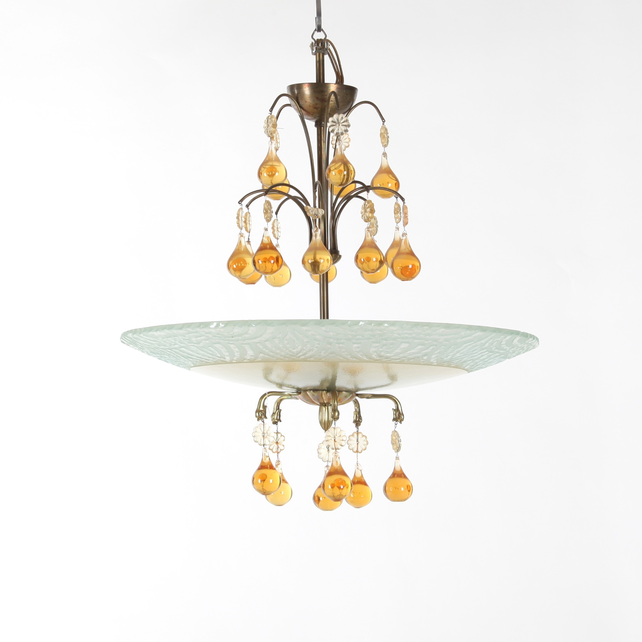 TAKPENDEL MED BÄRNSTENSFÄRGADE PRISMOR, Sverige 1930-tal.